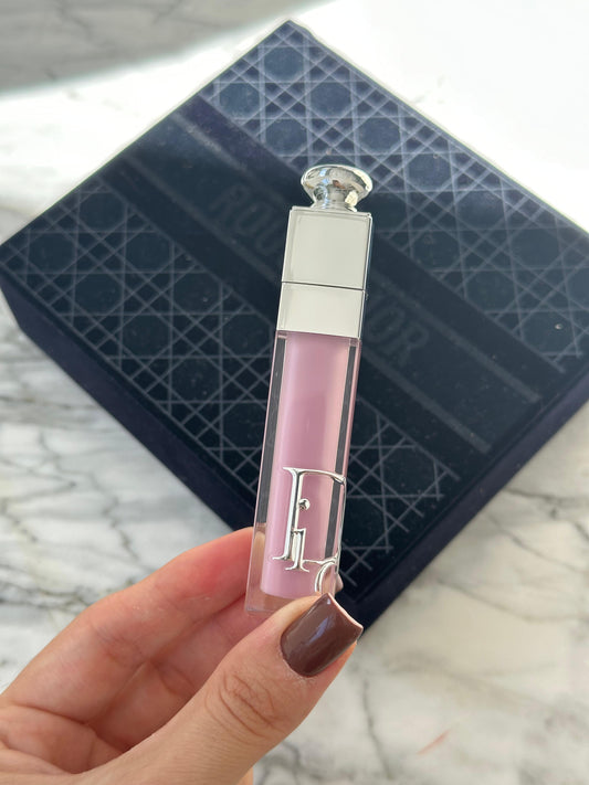 DIOR Addict Lip Maximizer (063)
Plumping Gloss - Instant and Long-Term Volume Effect - 24h Hydration