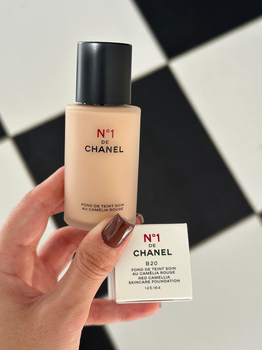 CHANEL N°1 De Chanel Red Camellia Skincare Foundation
Illuminates - Hydrates - Protects