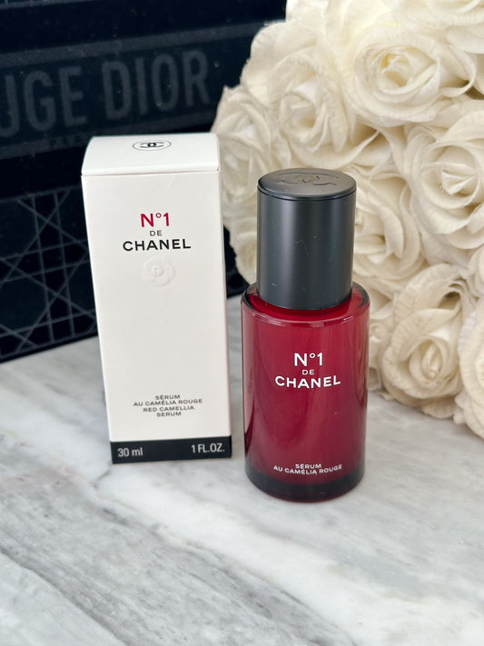 CHANEL N°1 De Chanel Revitalizing Serum
Smooths – Illuminates – Targets Signs of Aging