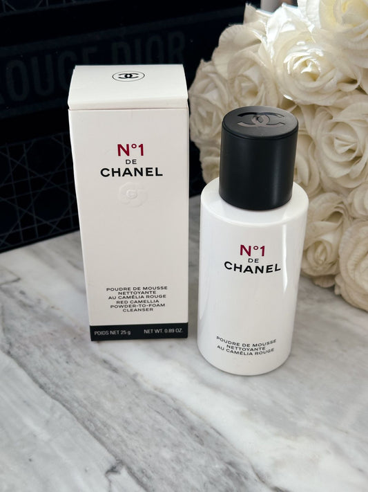 CHANEL N°1 De Chanel Powder-To-Foam Cleanser
Cleanses - Purifies - Illuminates