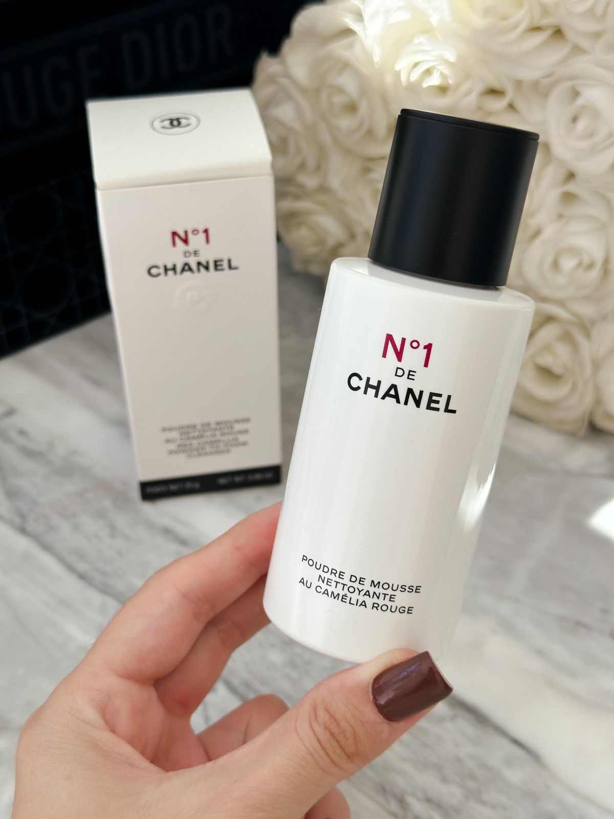 CHANEL N°1 De Chanel Powder-To-Foam Cleanser
Cleanses - Purifies - Illuminates