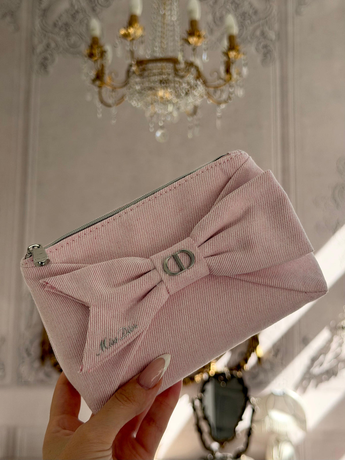 DIOR
Pink Ribbon Beauty Pouch Gift