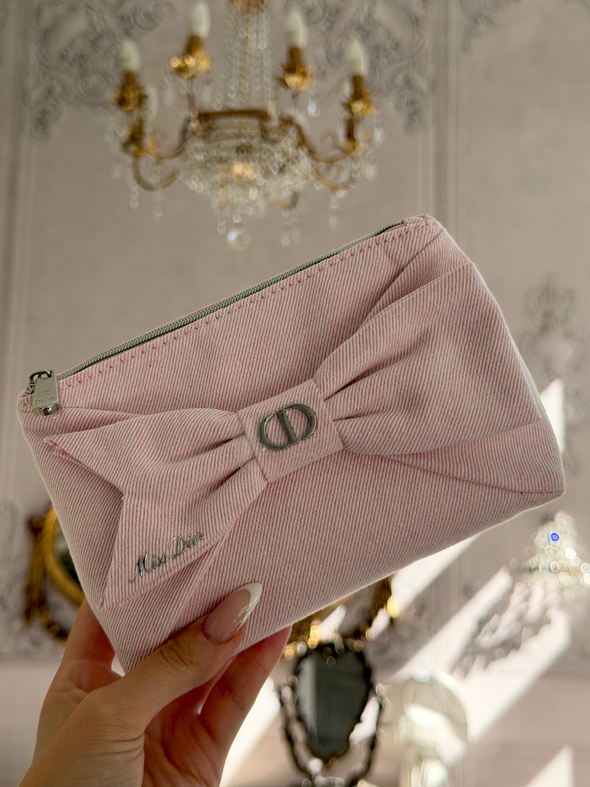 DIOR
Pink Ribbon Beauty Pouch Gift