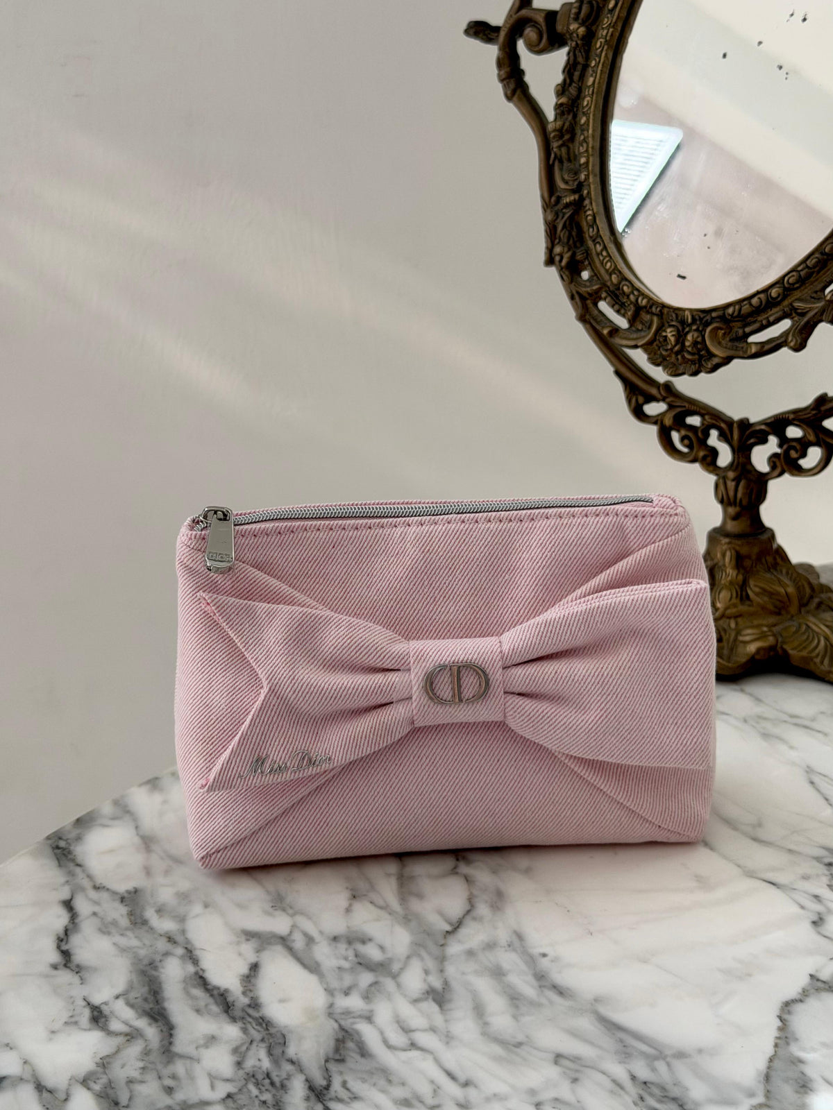 DIOR
Pink Ribbon Beauty Pouch Gift