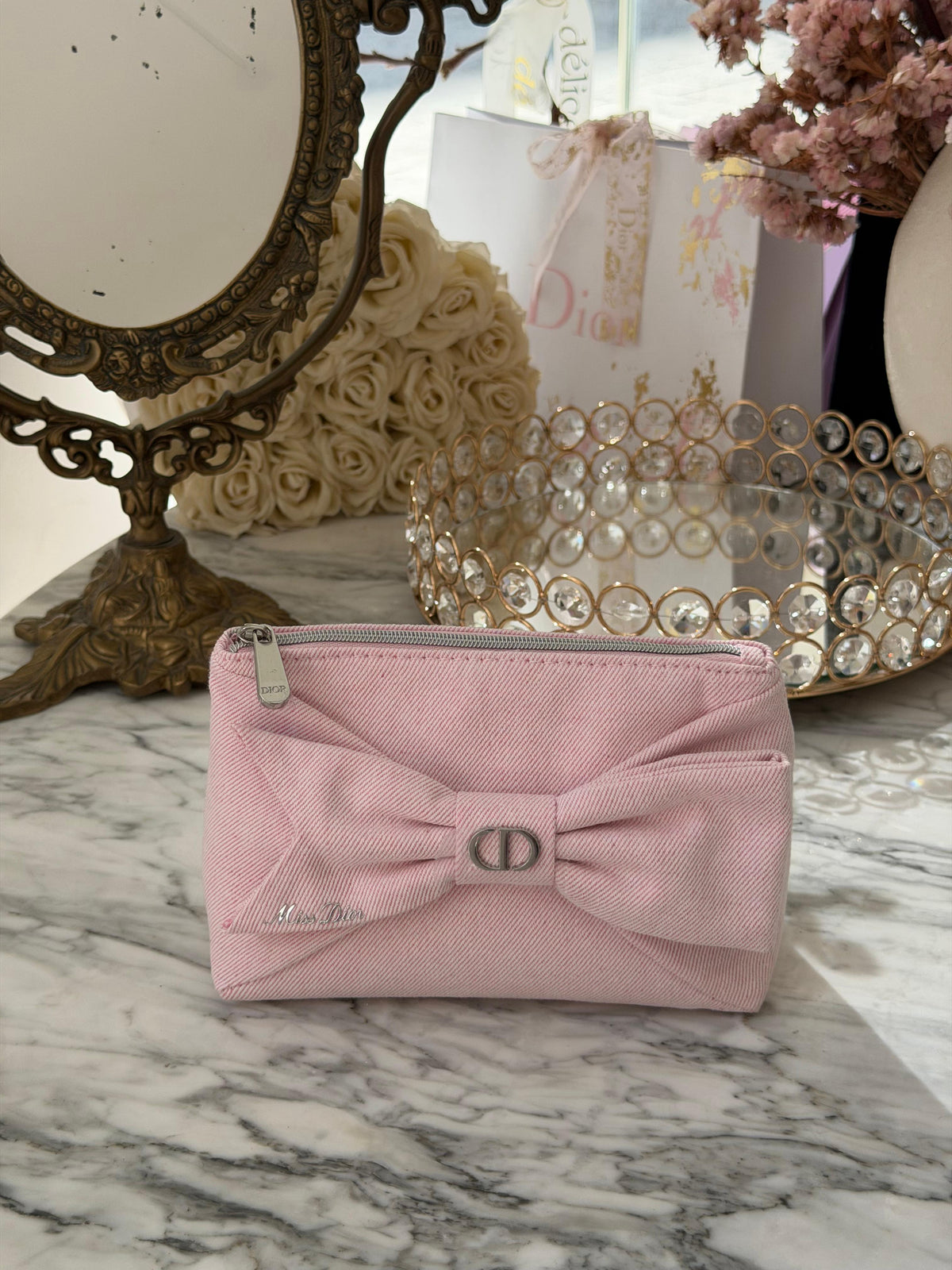 DIOR
Pink Ribbon Beauty Pouch Gift