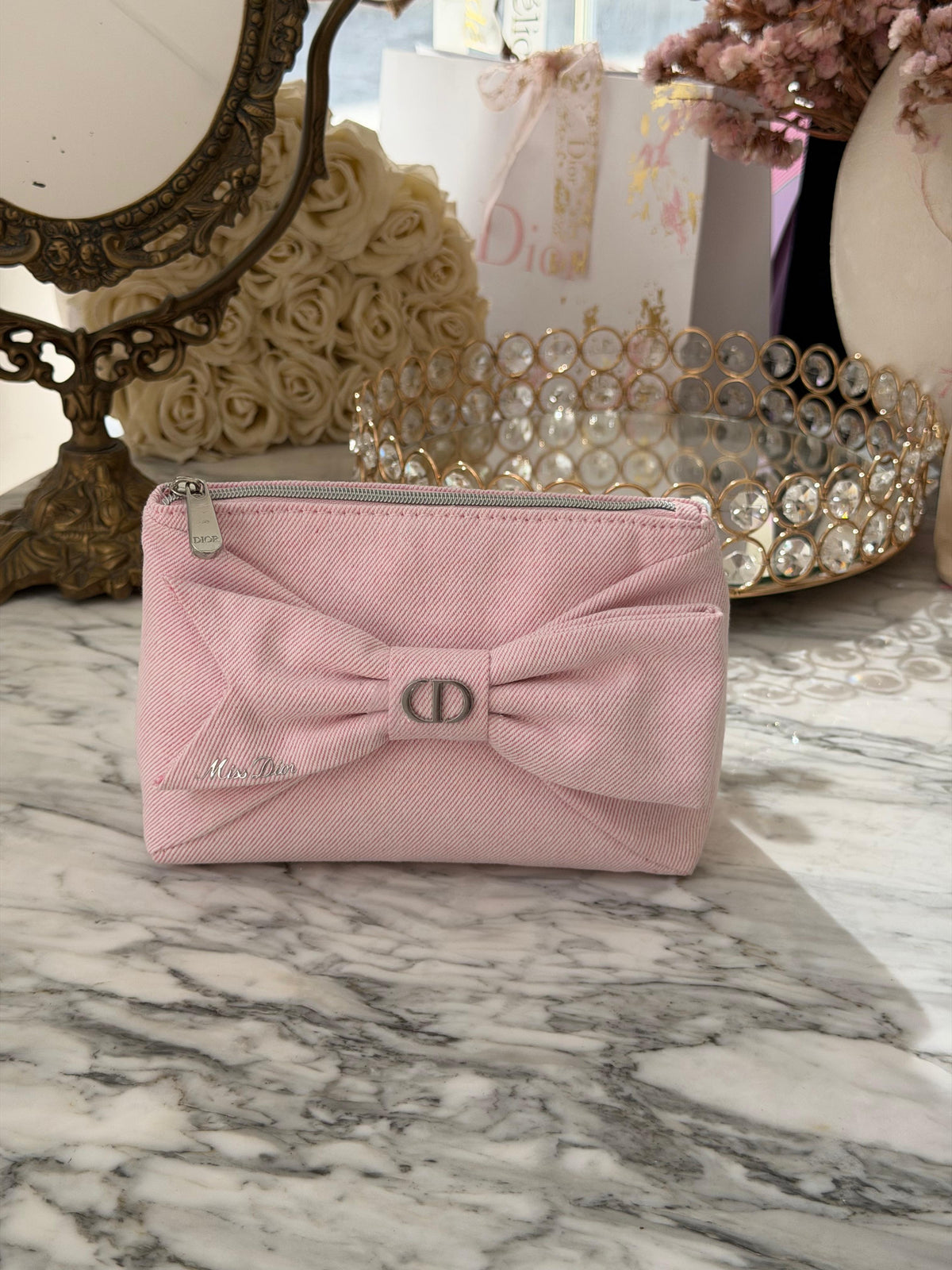 DIOR
Pink Ribbon Beauty Pouch Gift