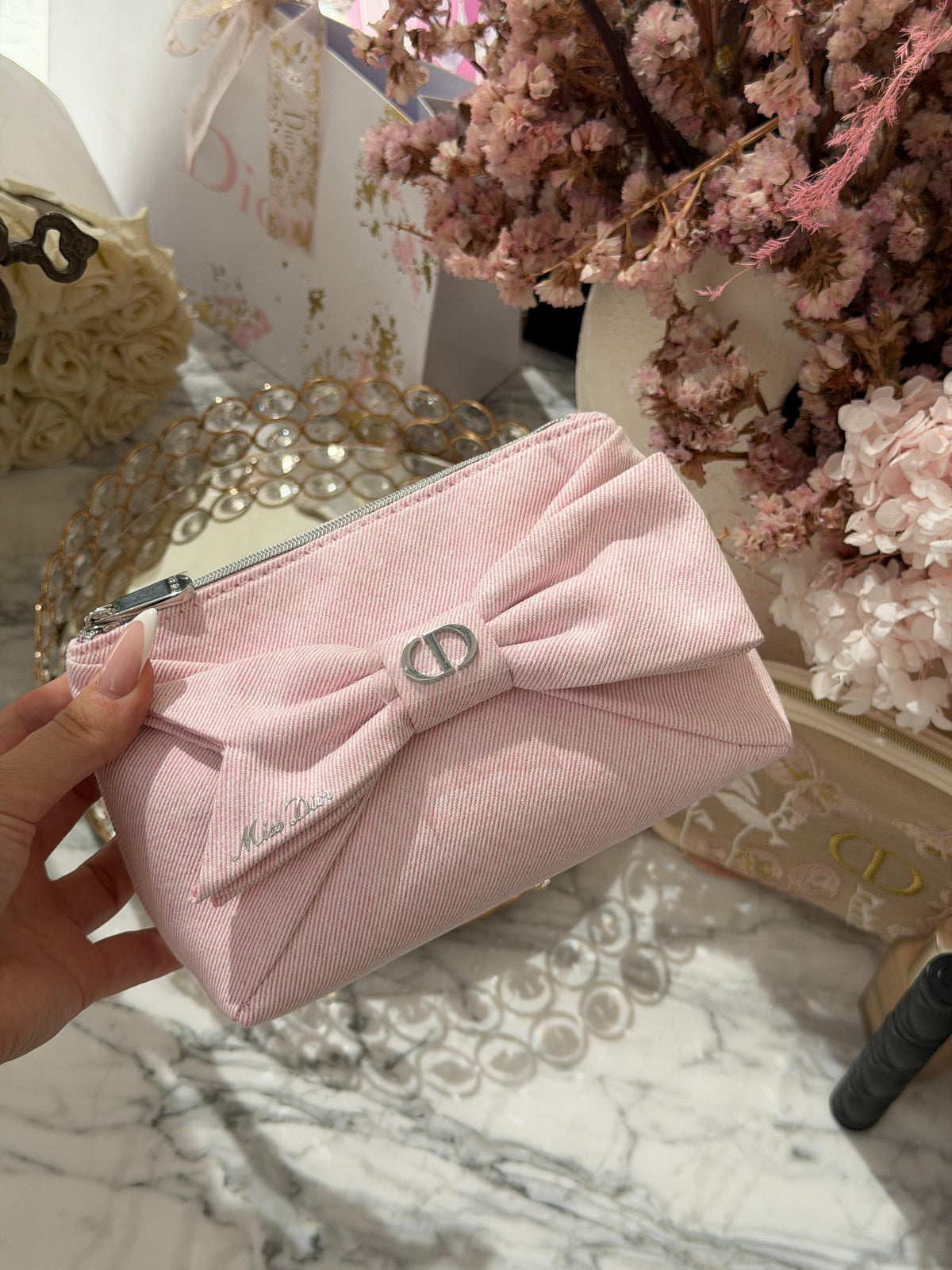 DIOR
Pink Ribbon Beauty Pouch Gift