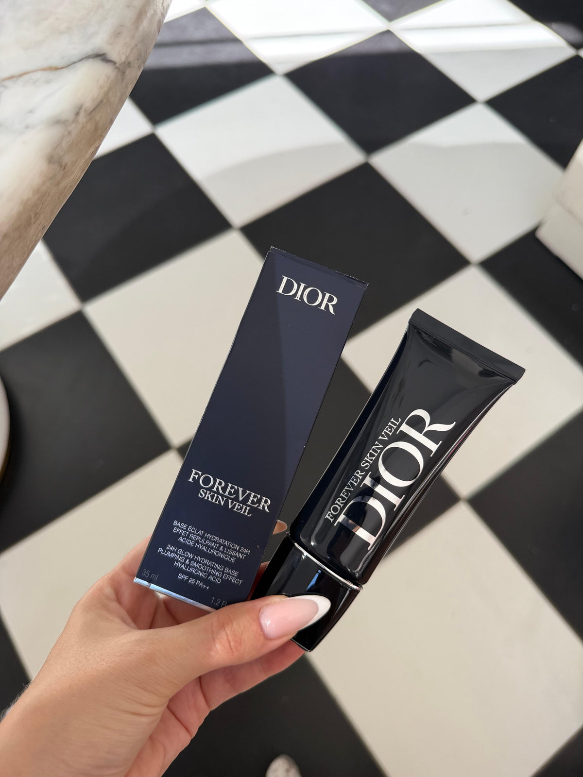 DIOR Forever Skin Veil Glow Primer
Makeup Base - 24-Hour Hydration - SPF25 PA++