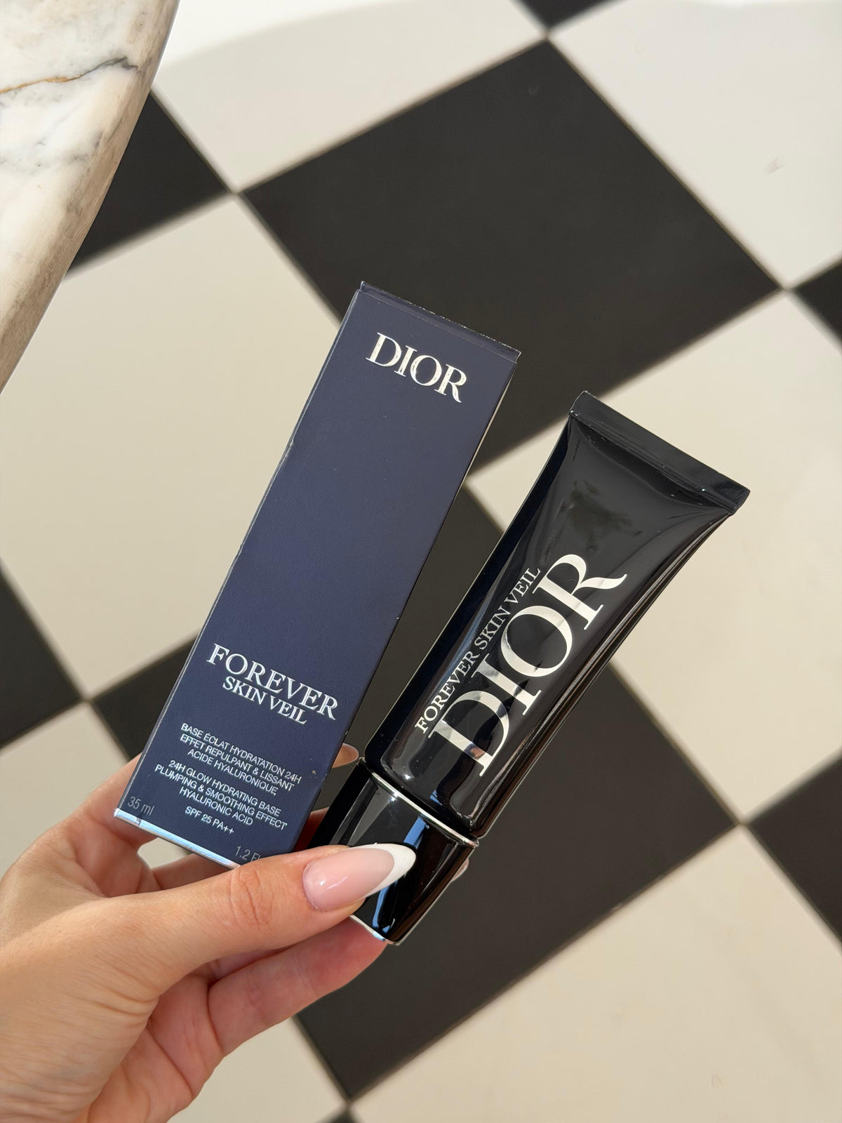DIOR Forever Skin Veil Glow Primer
Makeup Base - 24-Hour Hydration - SPF25 PA++