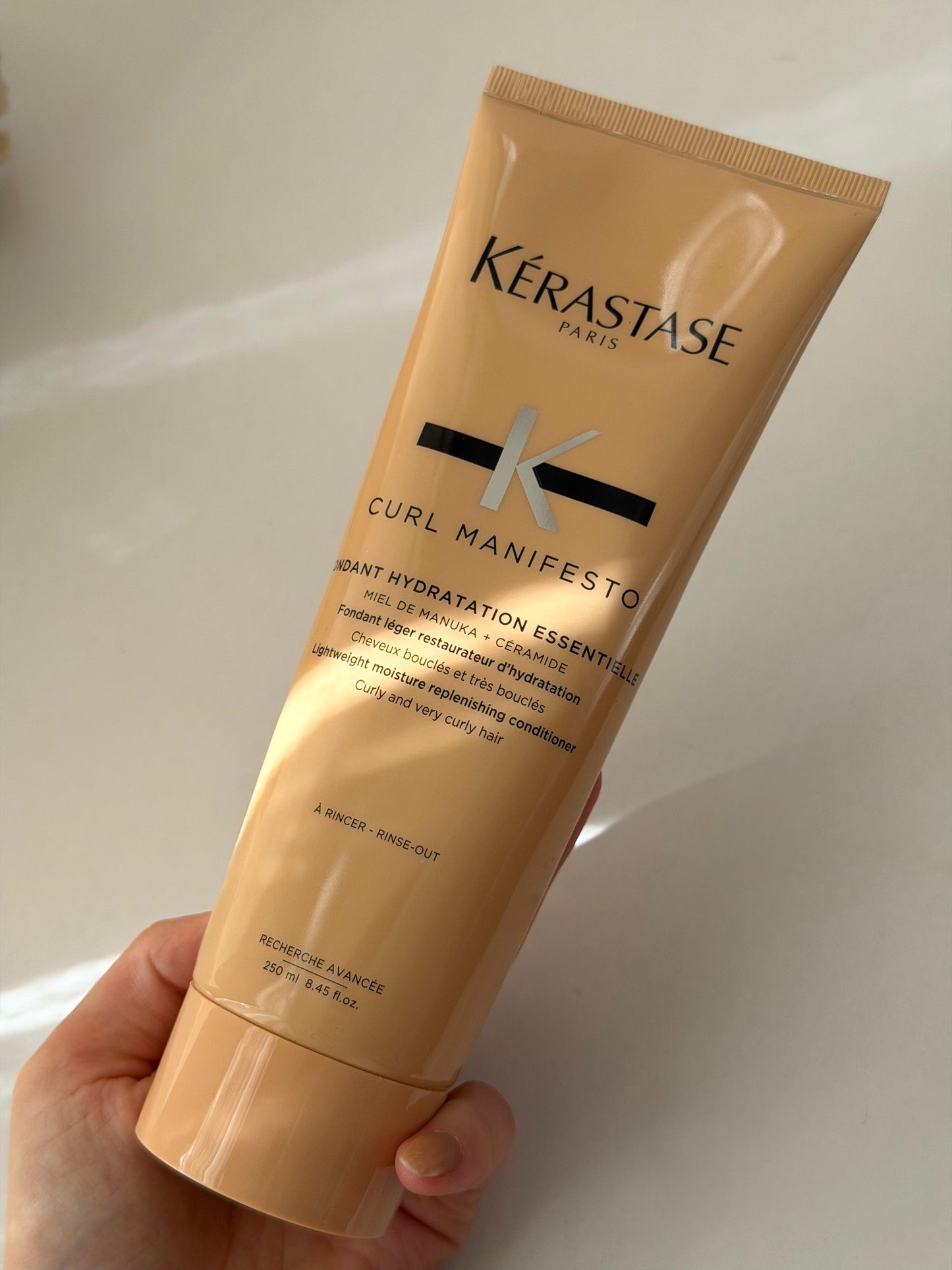 KÉRASTASE Curl Manifesto Fondant Hydratation Essentielle
Lightweight Moisture Replenishing Conditioner For Curly Hair