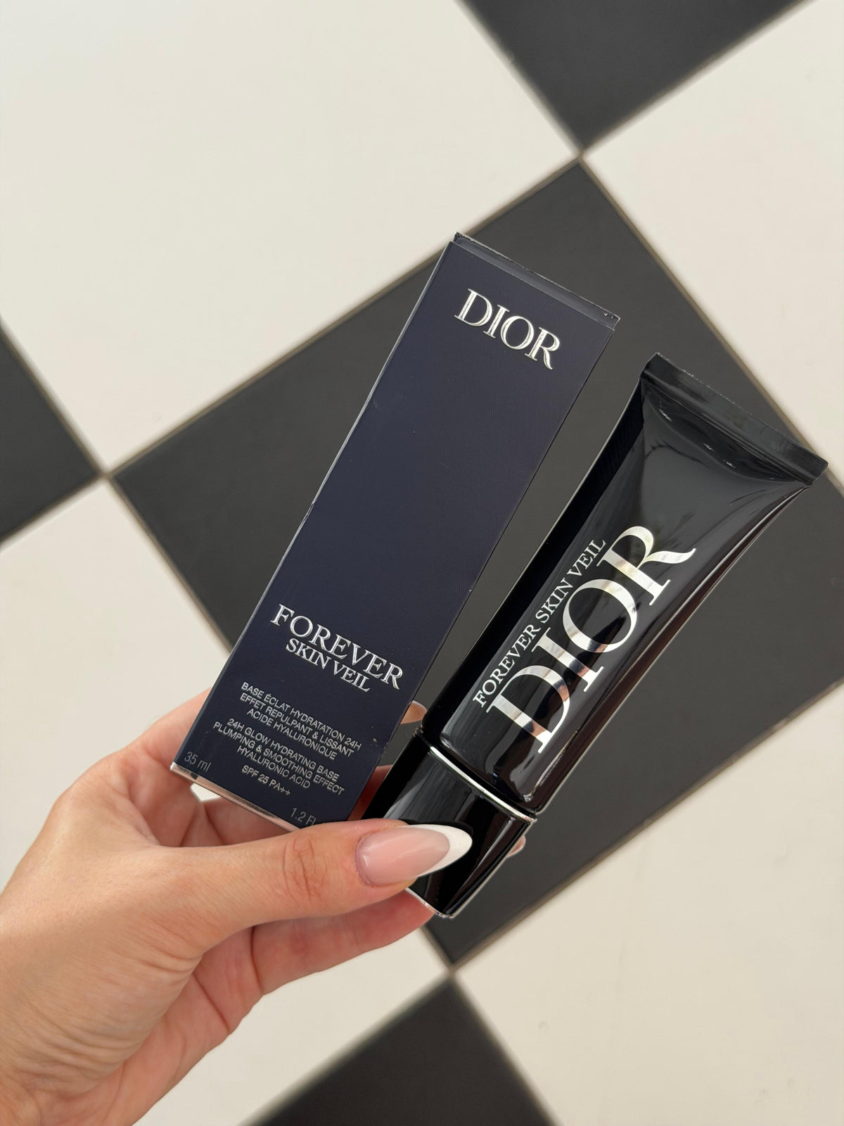 DIOR Forever Skin Veil Glow Primer
Makeup Base - 24-Hour Hydration - SPF25 PA++