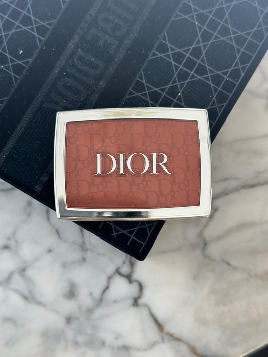 DIOR Rosy Glow 062 Bronzed Glow
Color-Awakening Blush - Natural Healthy Glow Effect (Pa kuti)