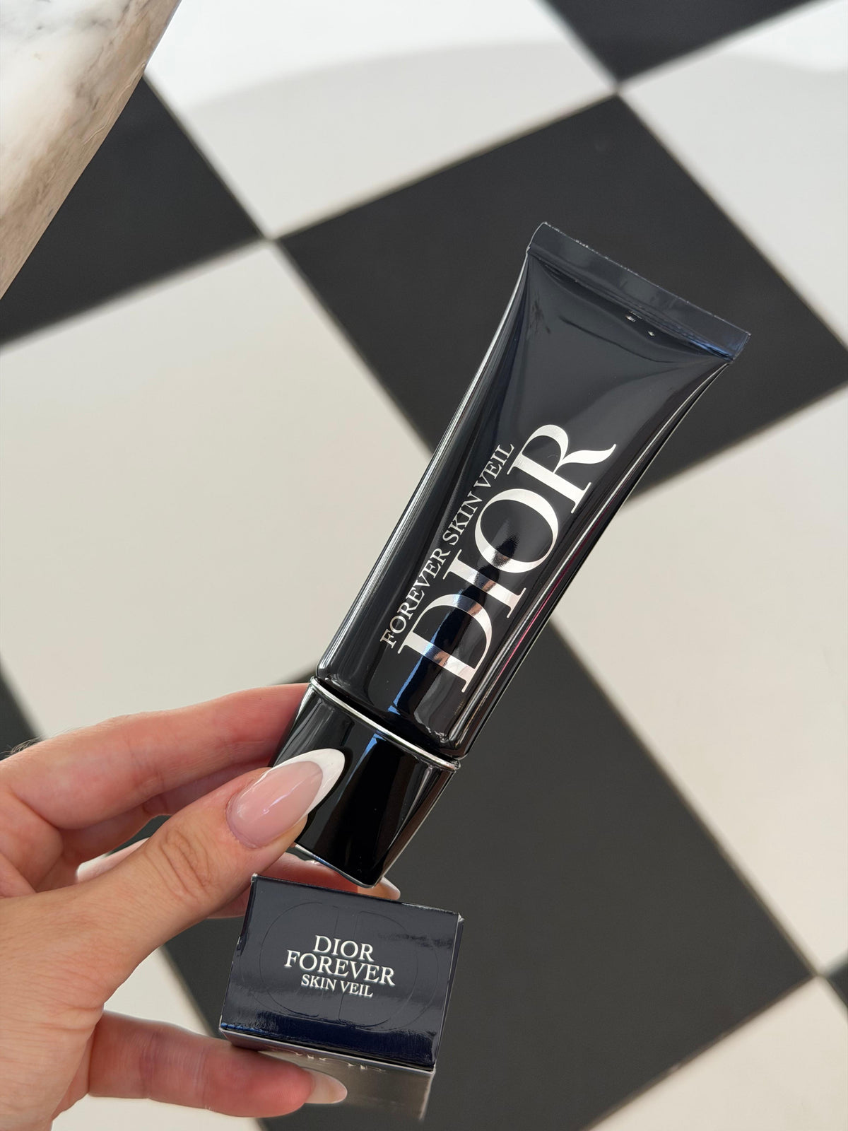 DIOR Forever Skin Veil Glow Primer
Makeup Base - 24-Hour Hydration - SPF25 PA++