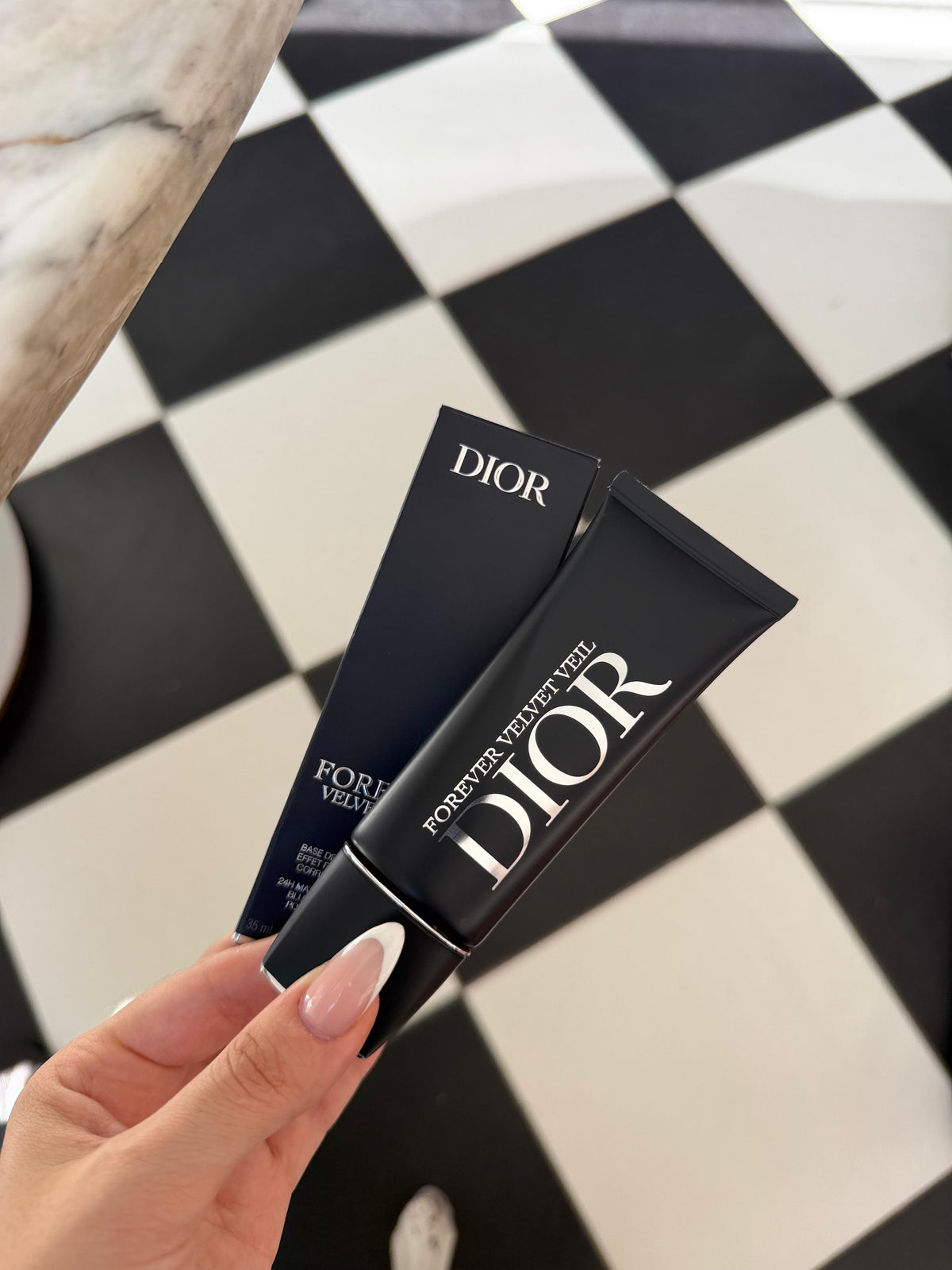DIOR Forever Skin Veil Matte Primer
Makeup Base - Blurring Matte Finish- 24-Hour Hydration - SPF15 PA++