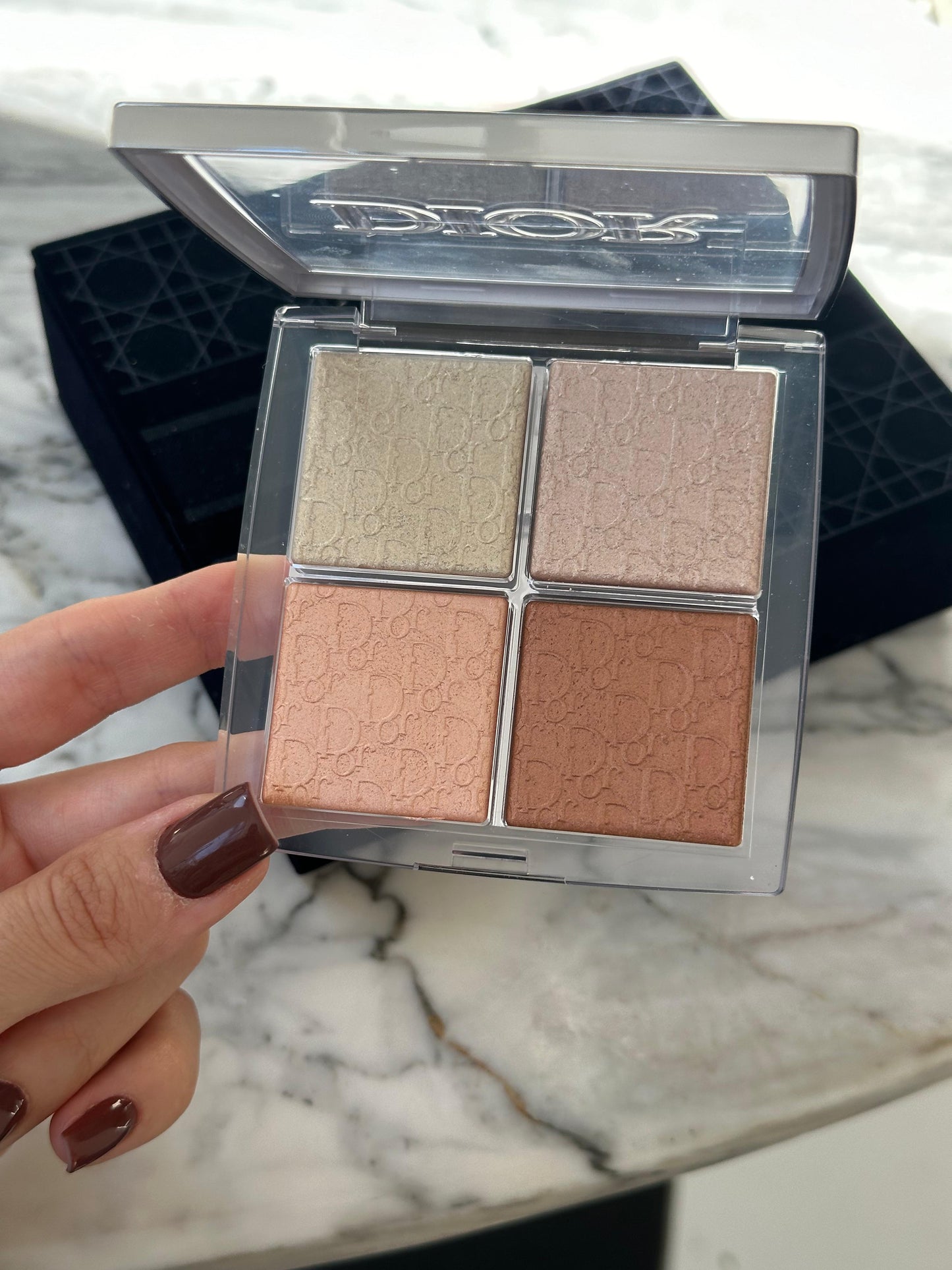 DIOR Backstage Glow Face Palette
Multi-Use Illuminating Makeup Palette - Highlight and Blush 002 Glitz