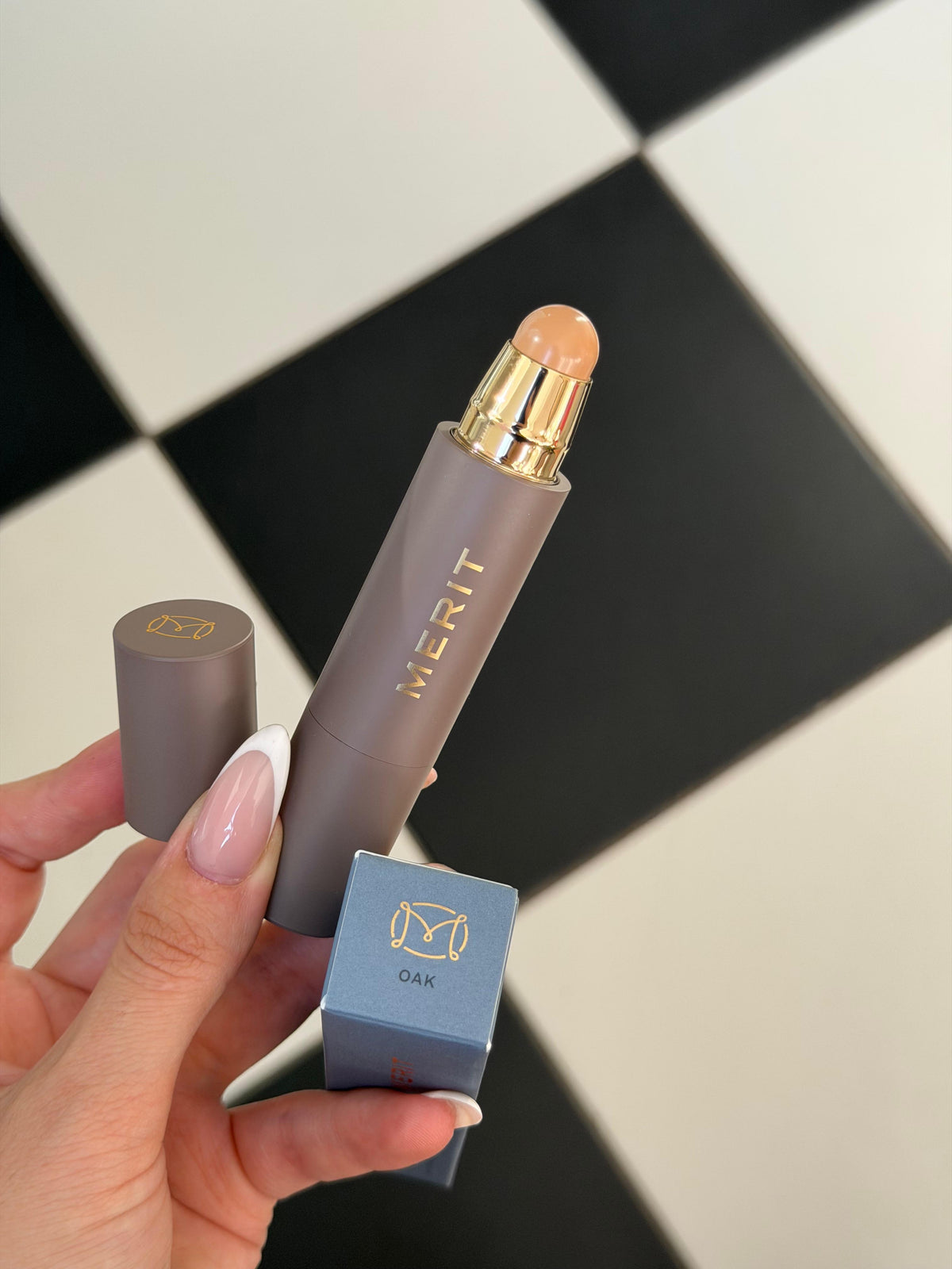 MERIT The Minimalist Perfecting Complexion Concealer Stick - Oak