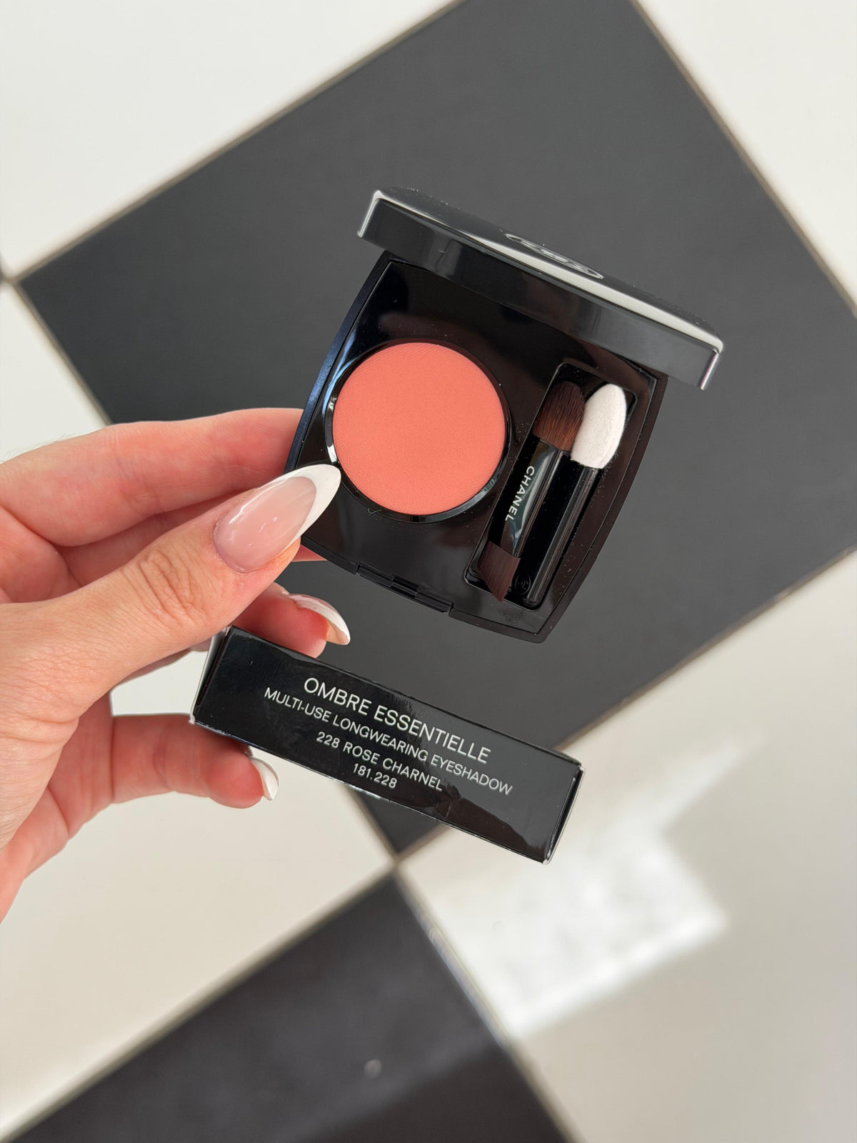 CHANEL Ombre Essentielle Multi-Use Longwearing Eyeshadow (228)
