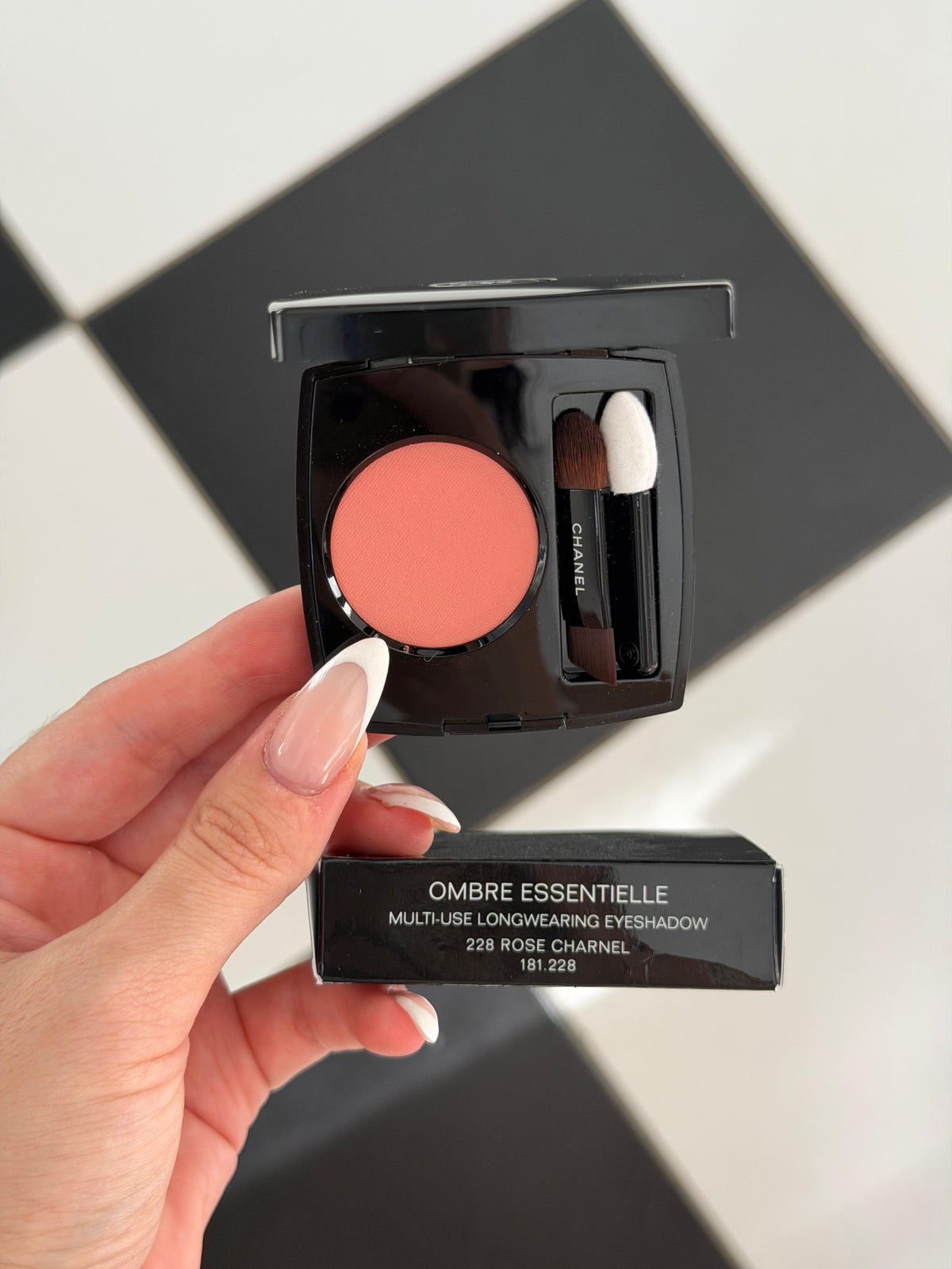 CHANEL Ombre Essentielle Multi-Use Longwearing Eyeshadow (228)