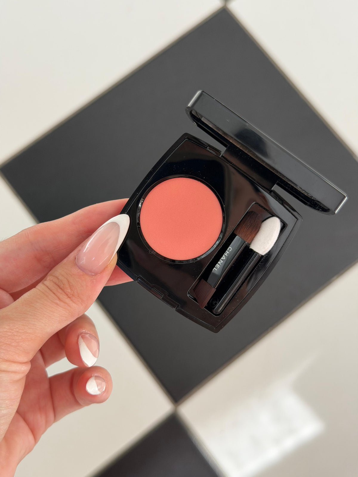 CHANEL Ombre Essentielle Multi-Use Longwearing Eyeshadow (228)