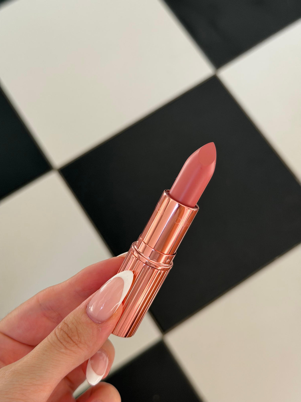 CHARLOTTE TILBURY Pillow Talk
Matte Revolution Long-Lasting Lipstick (2)