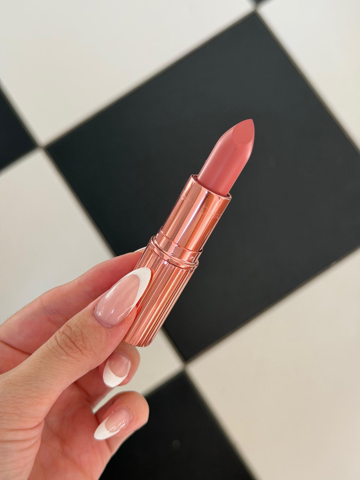 CHARLOTTE TILBURY Pillow Talk
Matte Revolution Long-Lasting Lipstick (2)