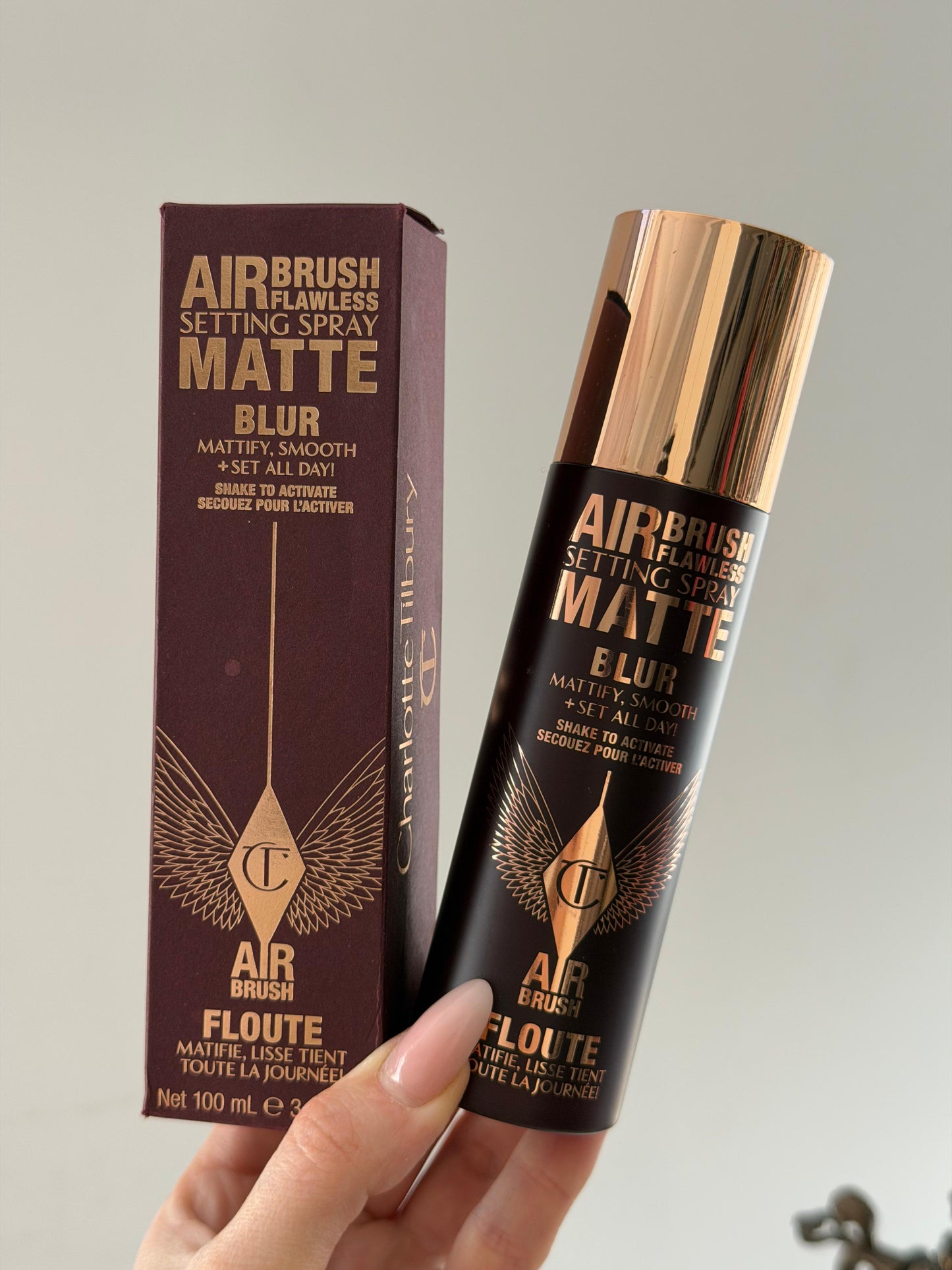 CHARLOTTE TILBURY
Airbrush Flawless Matte Blurring & Waterproof Setting Spray