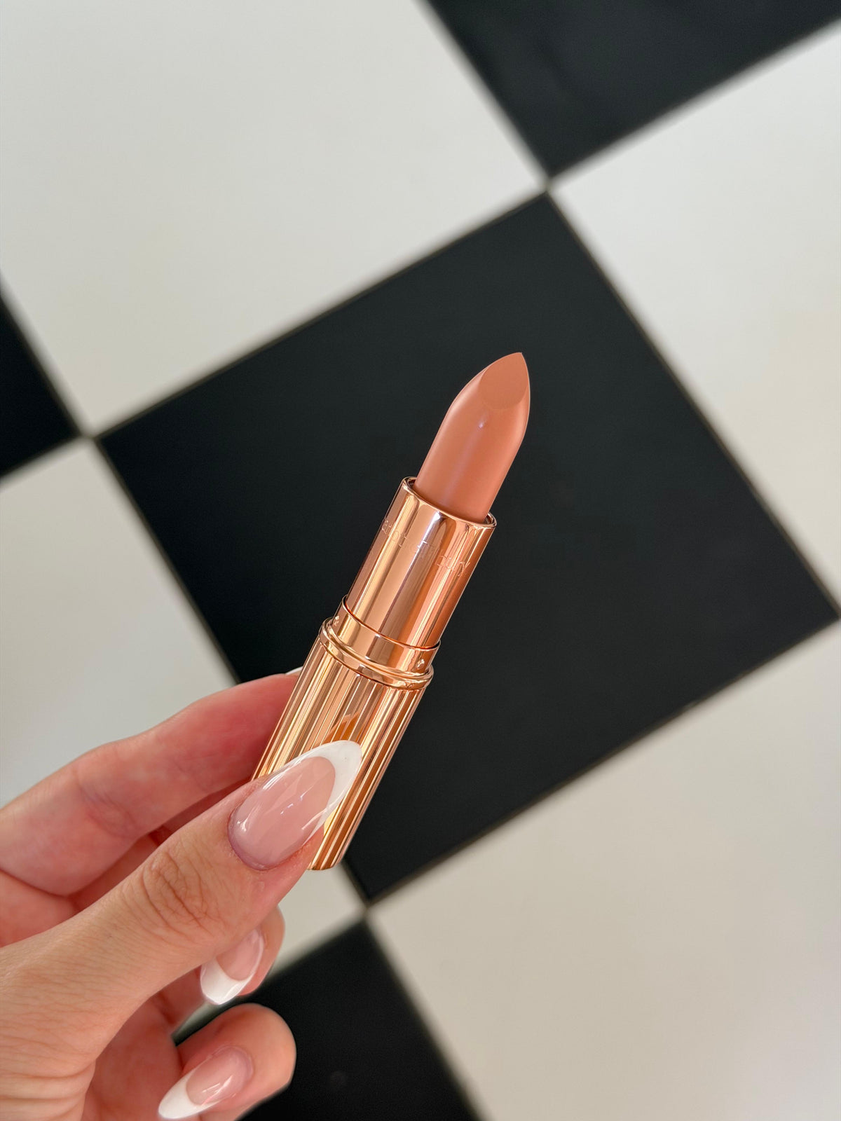 CHARLOTTE TILBURY Pillow Talk
Matte Revolution Long-Lasting Lipstick (4)