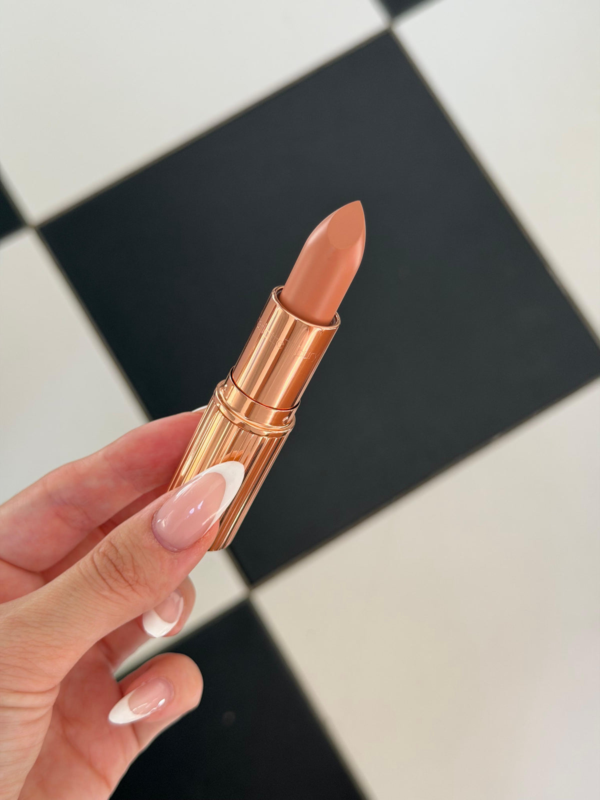 CHARLOTTE TILBURY Pillow Talk
Matte Revolution Long-Lasting Lipstick (4)