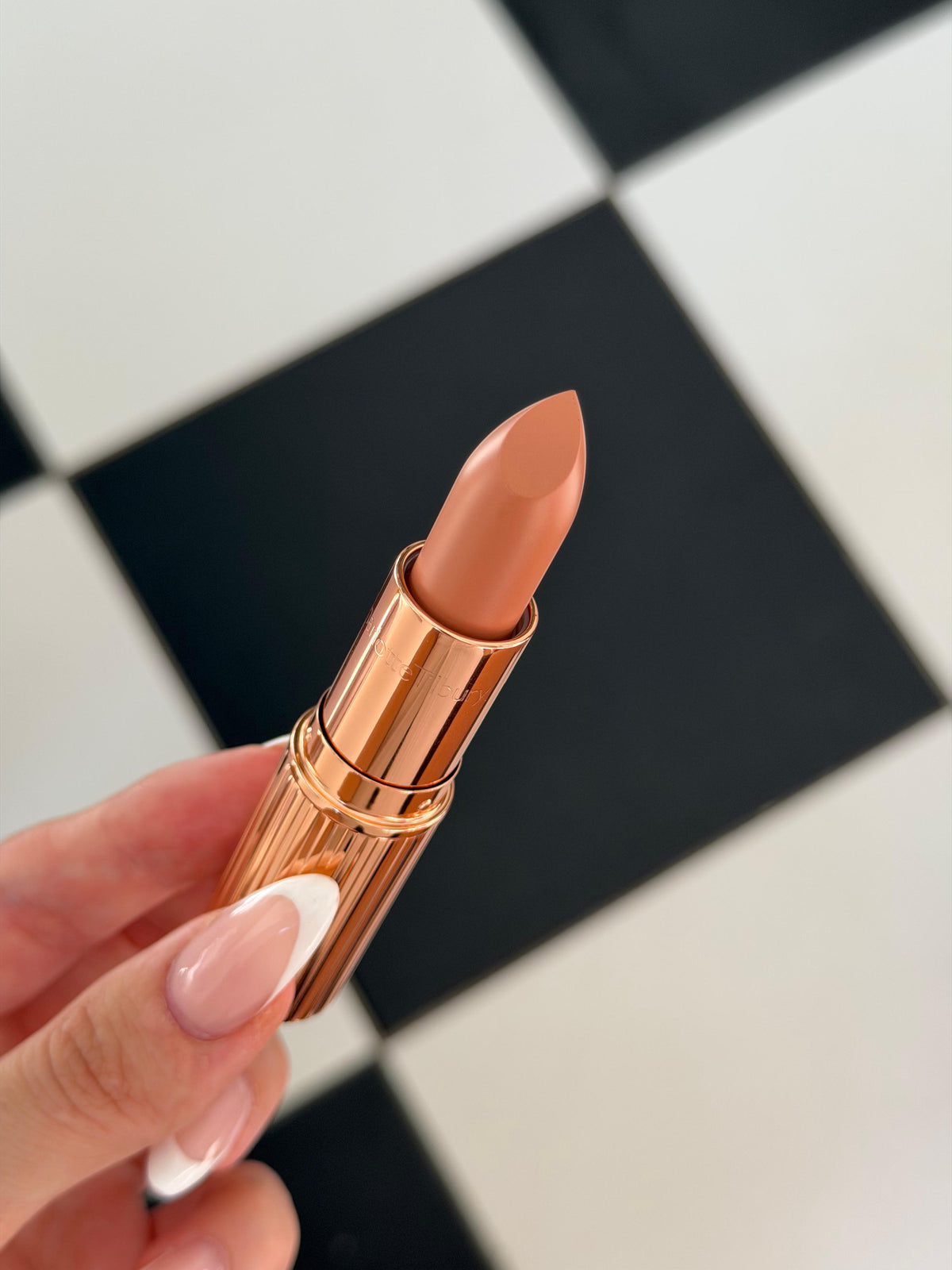 CHARLOTTE TILBURY Pillow Talk
Matte Revolution Long-Lasting Lipstick (4)
