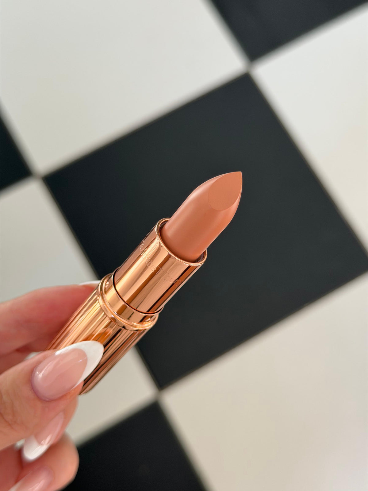 CHARLOTTE TILBURY Pillow Talk
Matte Revolution Long-Lasting Lipstick (4)