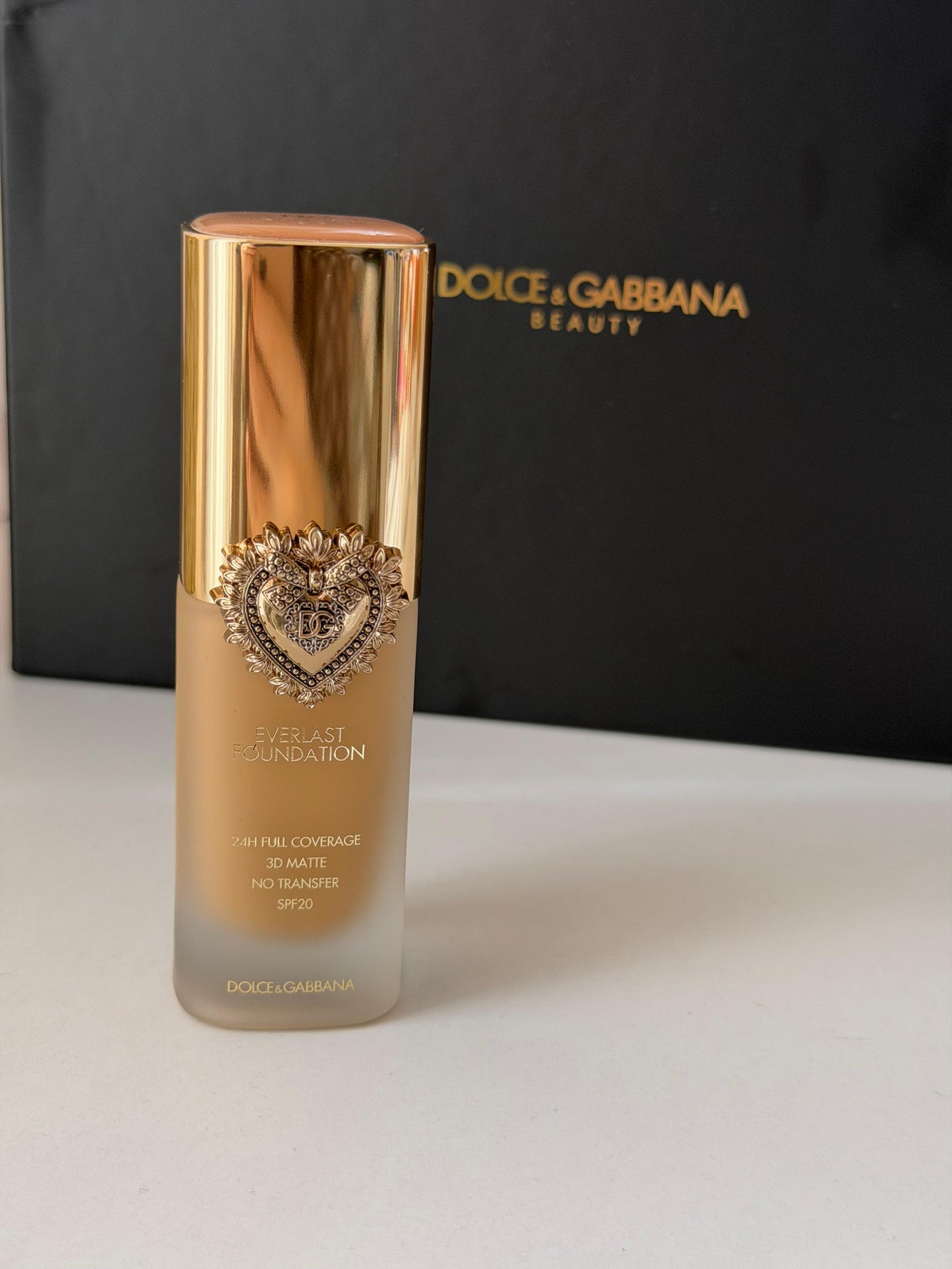 DOLCE&GABBANA Everlast Foundation (16N)
24H Full Coverage, 3D Matte, No Transfer SPF20