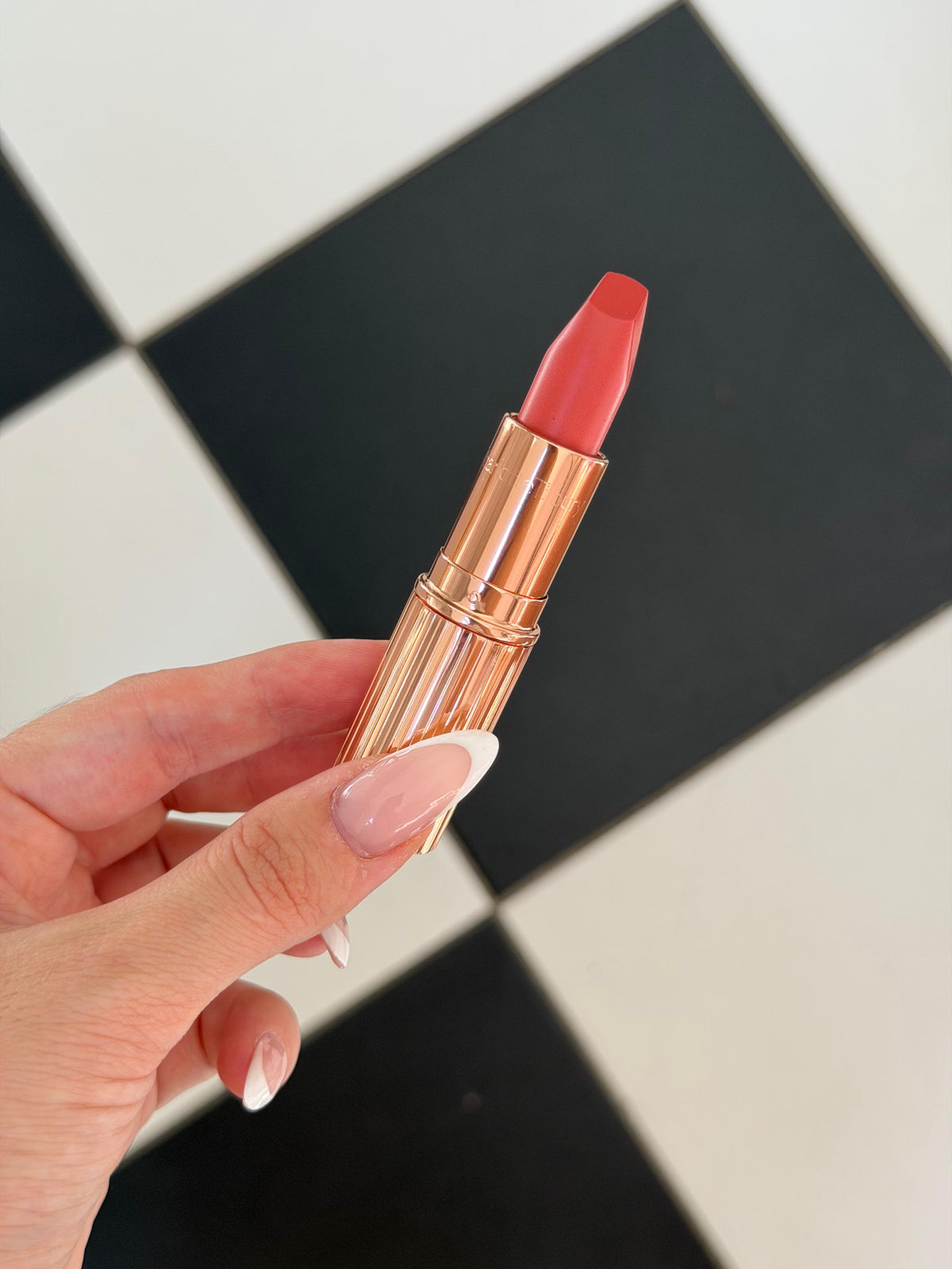 CHARLOTTE TILBURY Pillow Talk
Matte Revolution Long-Lasting Lipstick (7)