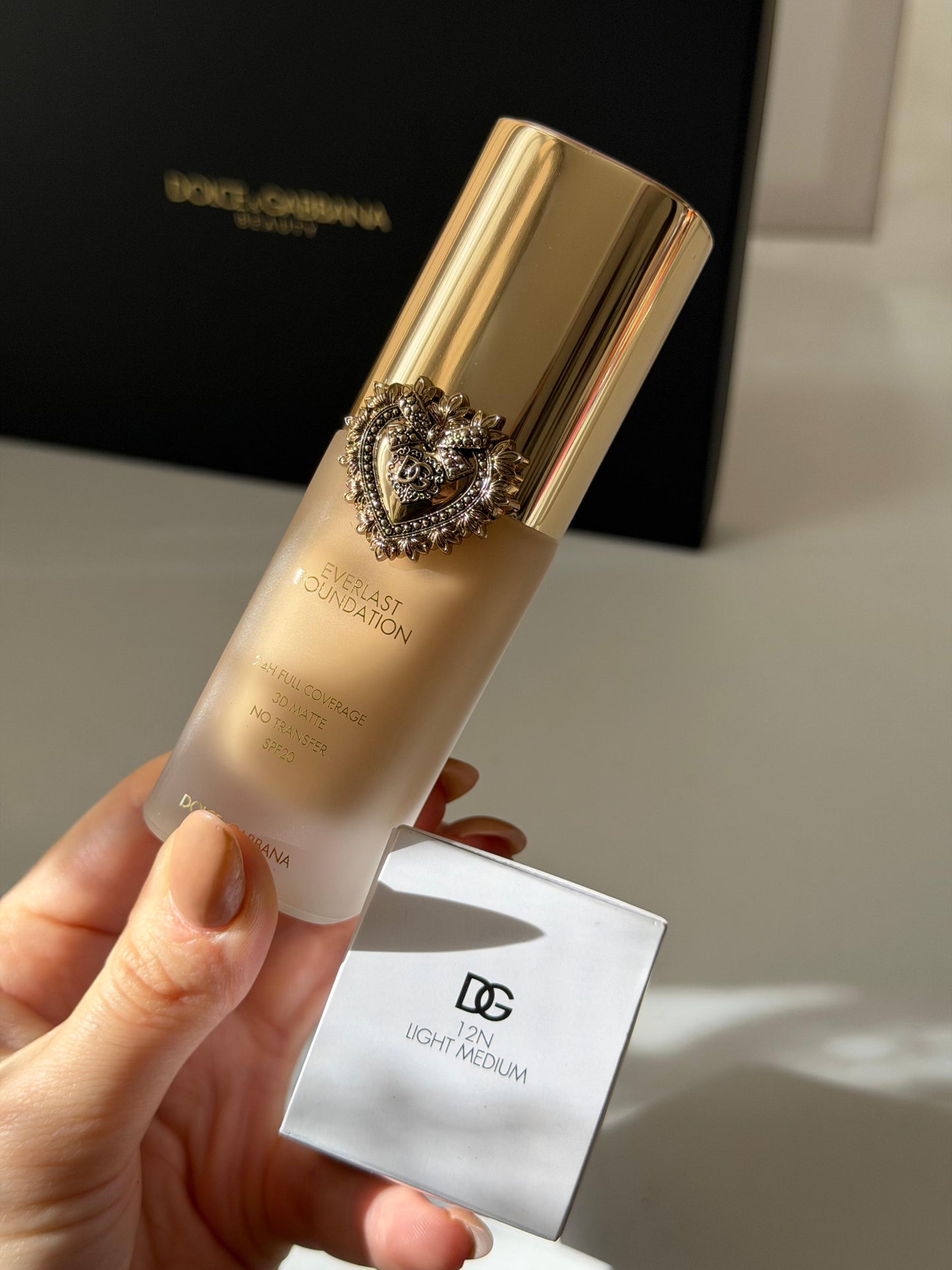 DOLCE&GABBANA Everlast Foundation (12N)
24H Full Coverage, 3D Matte, No Transfer SPF20