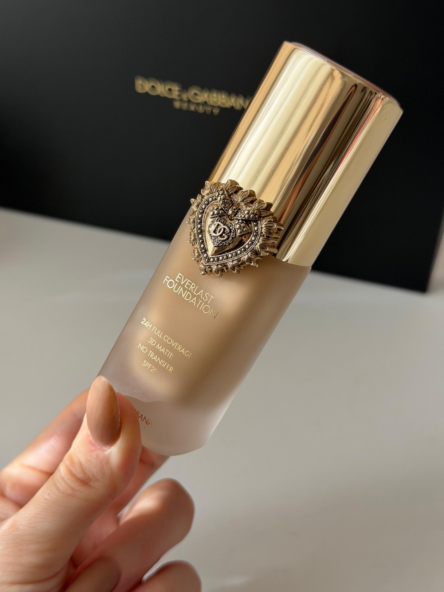 DOLCE&GABBANA Everlast Foundation (12N)
24H Full Coverage, 3D Matte, No Transfer SPF20