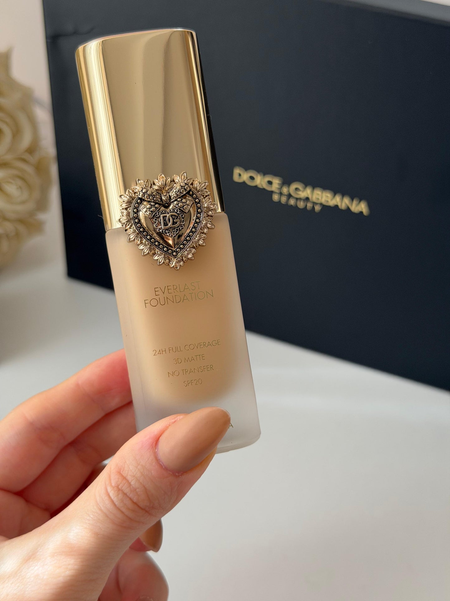 DOLCE&GABBANA Everlast Foundation (12N)
24H Full Coverage, 3D Matte, No Transfer SPF20