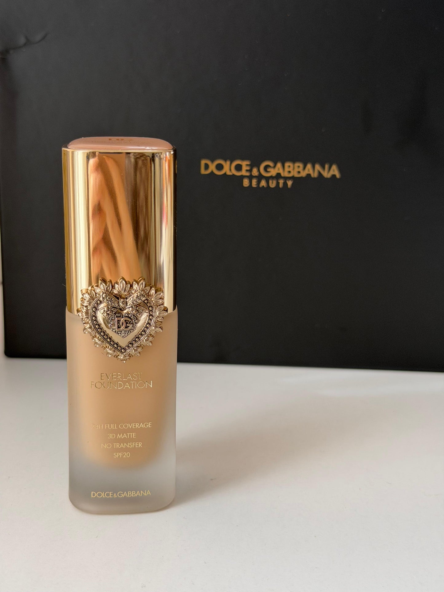 DOLCE&GABBANA Everlast Foundation (12N)
24H Full Coverage, 3D Matte, No Transfer SPF20
