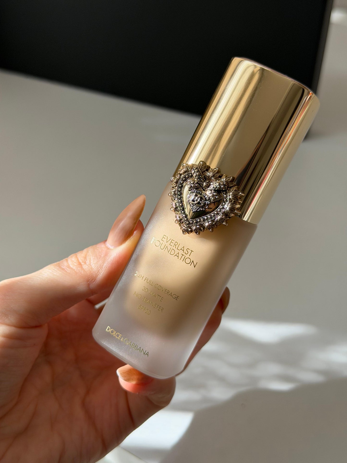 DOLCE&GABBANA Everlast Foundation (12N)
24H Full Coverage, 3D Matte, No Transfer SPF20