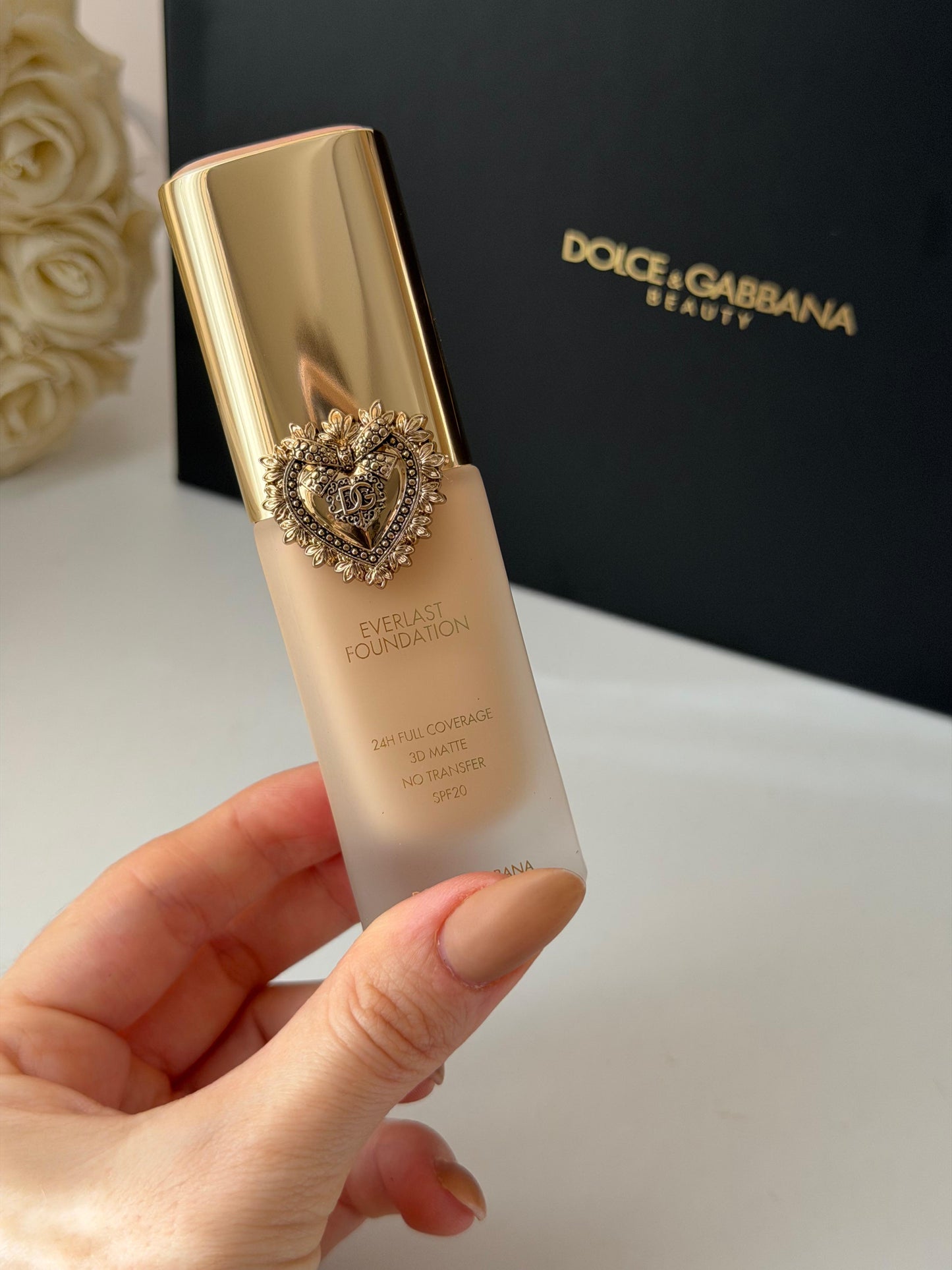 DOLCE&GABBANA Everlast Foundation (05N)
24H Full Coverage, 3D Matte, No Transfer SPF20