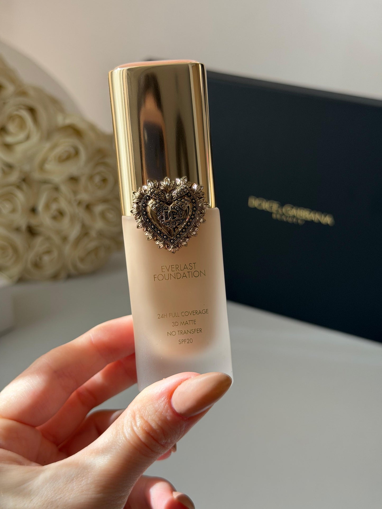 DOLCE&GABBANA Everlast Foundation (05N)
24H Full Coverage, 3D Matte, No Transfer SPF20