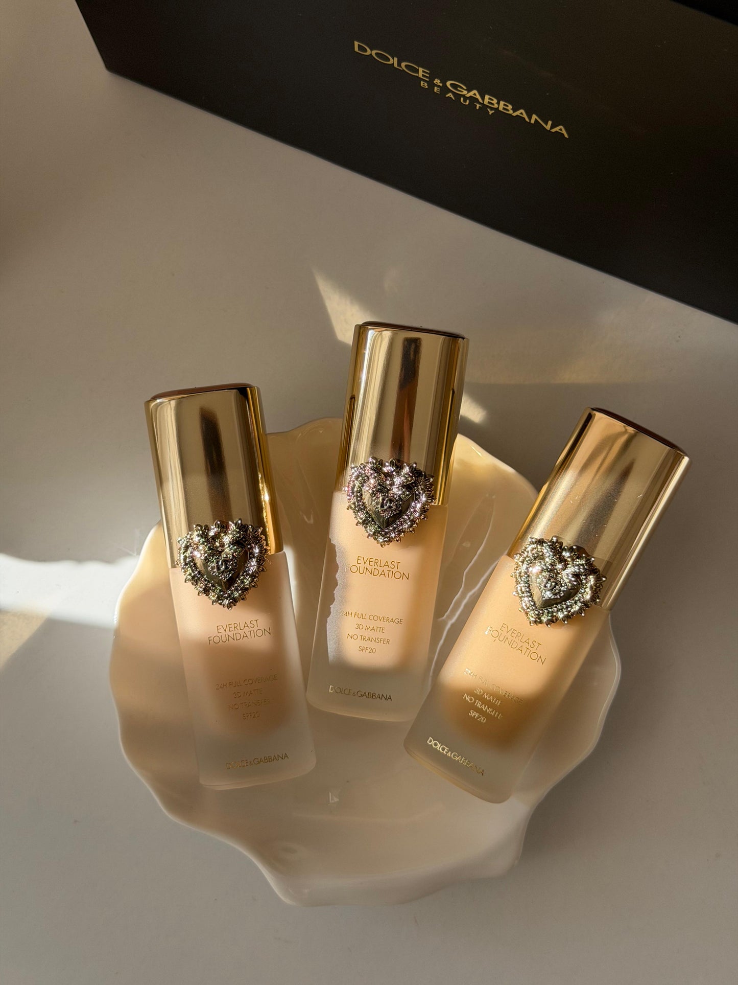 DOLCE&GABBANA Everlast Foundation (16N)
24H Full Coverage, 3D Matte, No Transfer SPF20