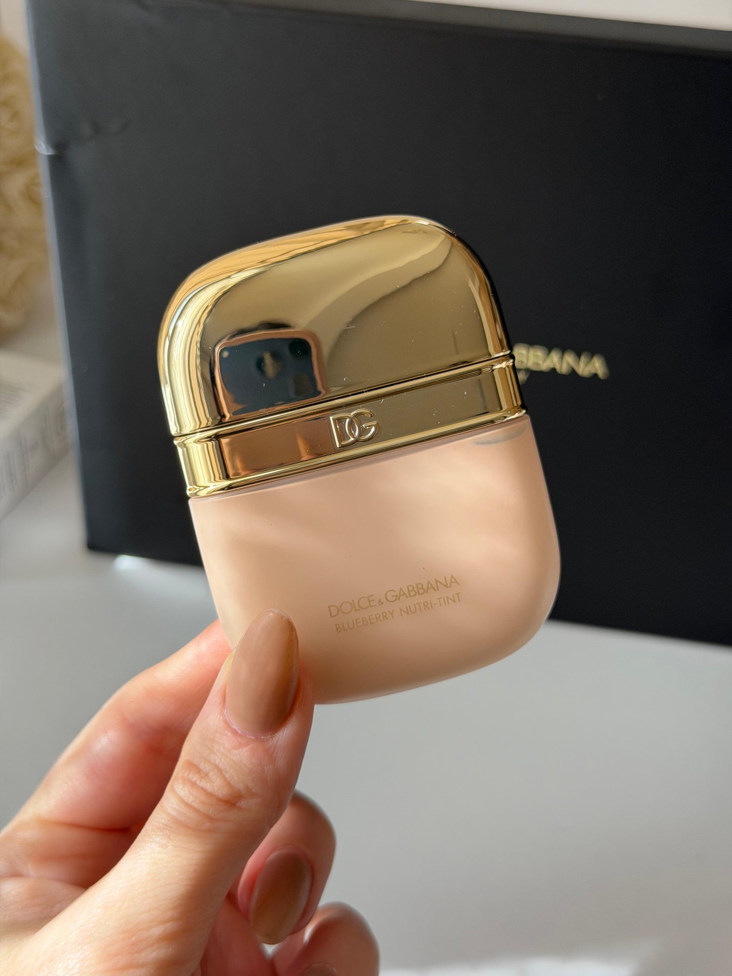 DOLCE&GABBANA Blueberry Nutri-Tint Foundation (02C)
Hydra-Glow & Fresh Skin Tint Sunscreen Broad Spectrum SPF20