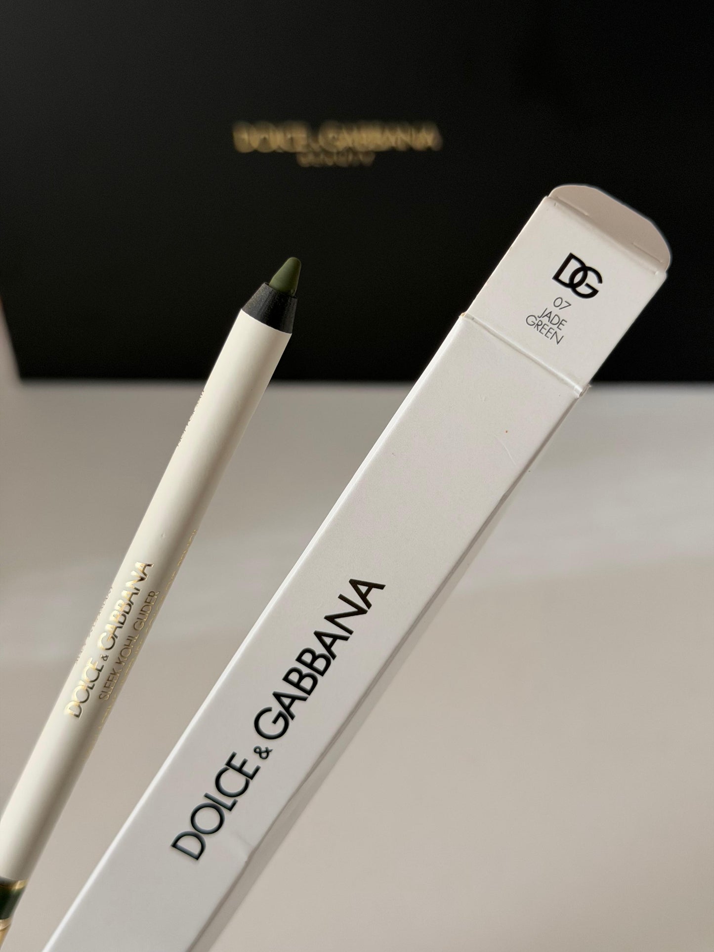 DOLCE&GABBANA Sleek Khol Glider 
10H Lasting Intense Color Eye Pencil (07)