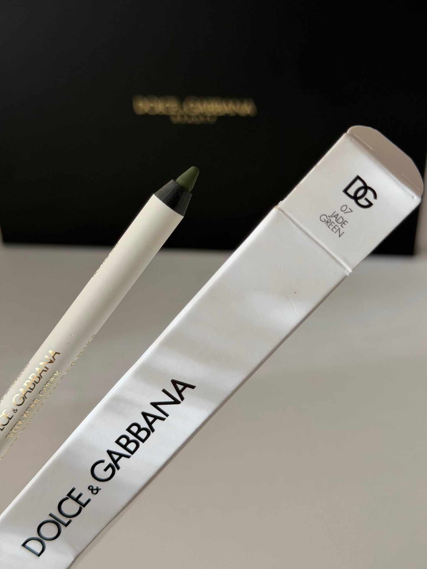 DOLCE&GABBANA Sleek Khol Glider 
10H Lasting Intense Color Eye Pencil (07)