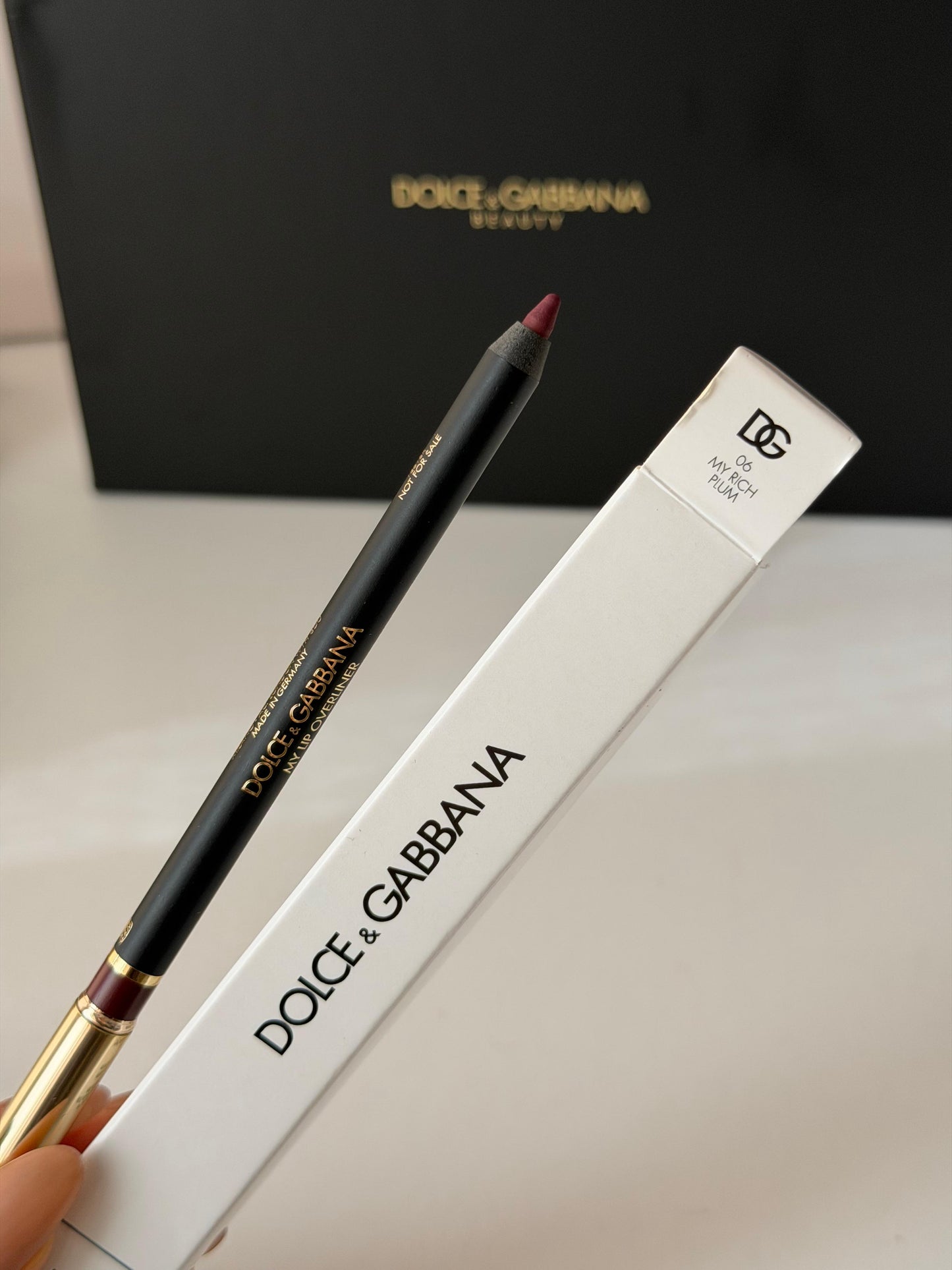 DOLCE&GABBANA My Lip Overliner
8H Lasting Easy Glide Sculpting Lip Pencil (06)