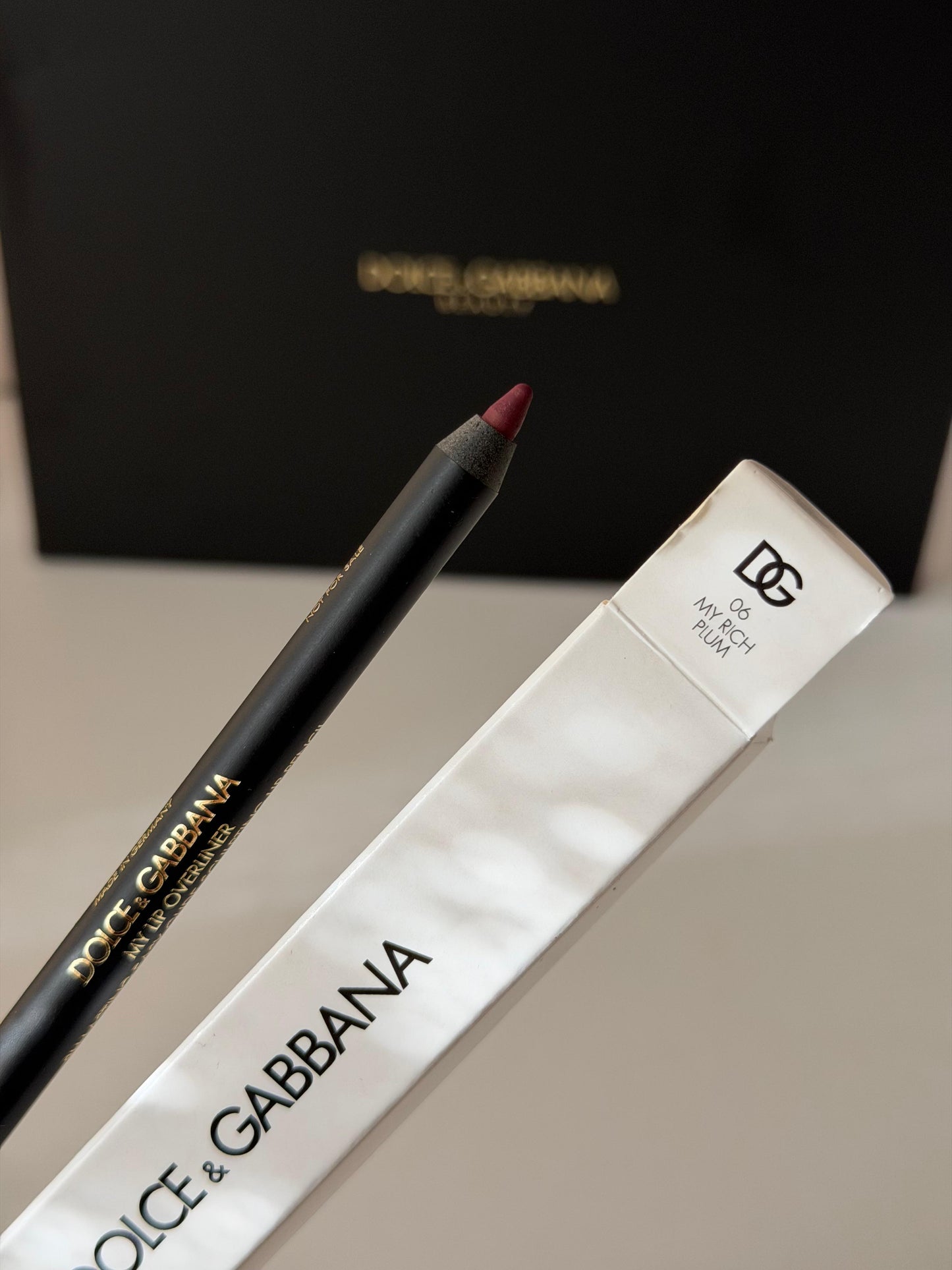 DOLCE&GABBANA My Lip Overliner
8H Lasting Easy Glide Sculpting Lip Pencil (06)