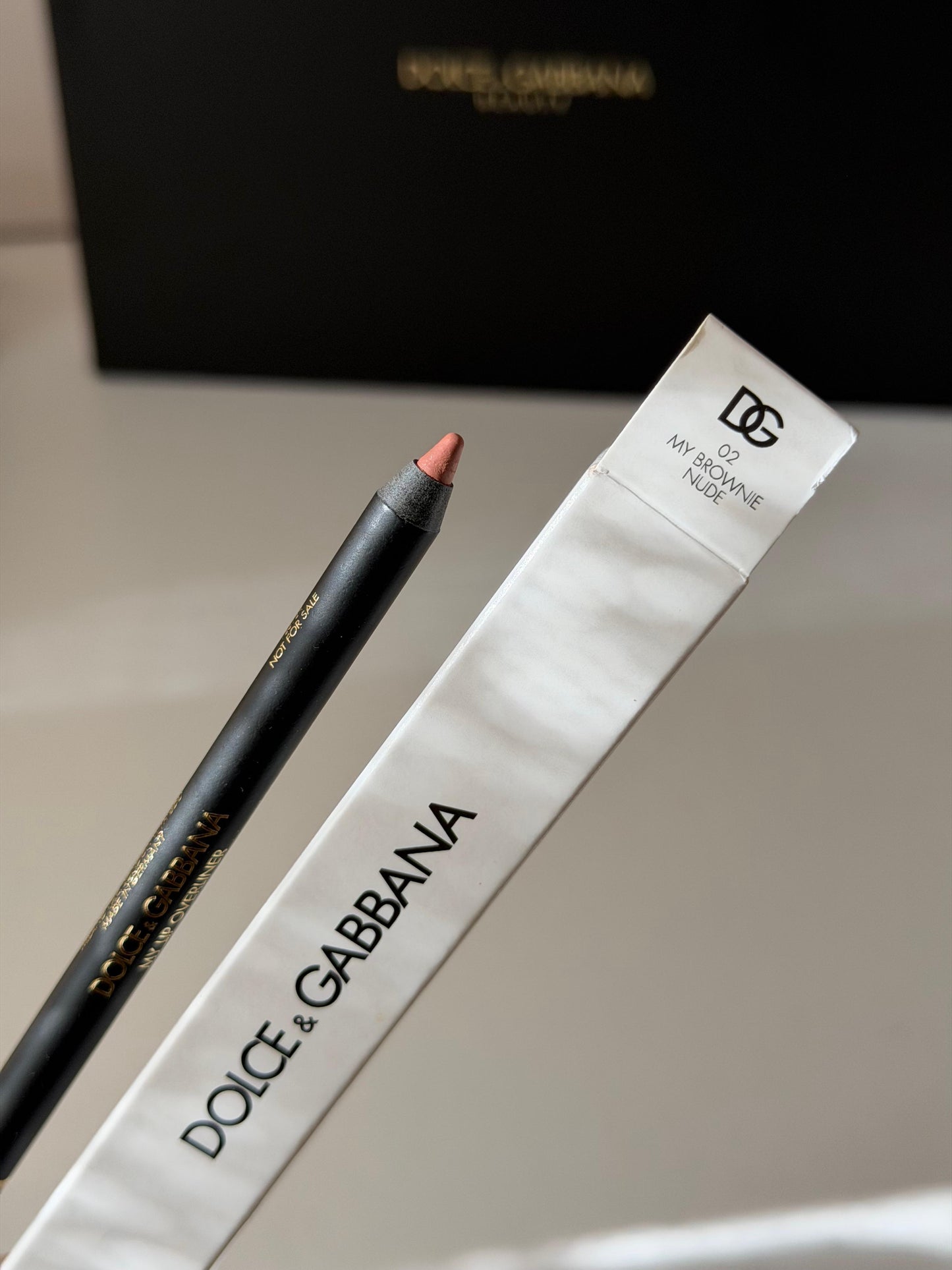 DOLCE&GABBANA My Lip Overliner
8H Lasting Easy Glide Sculpting Lip Pencil (02)