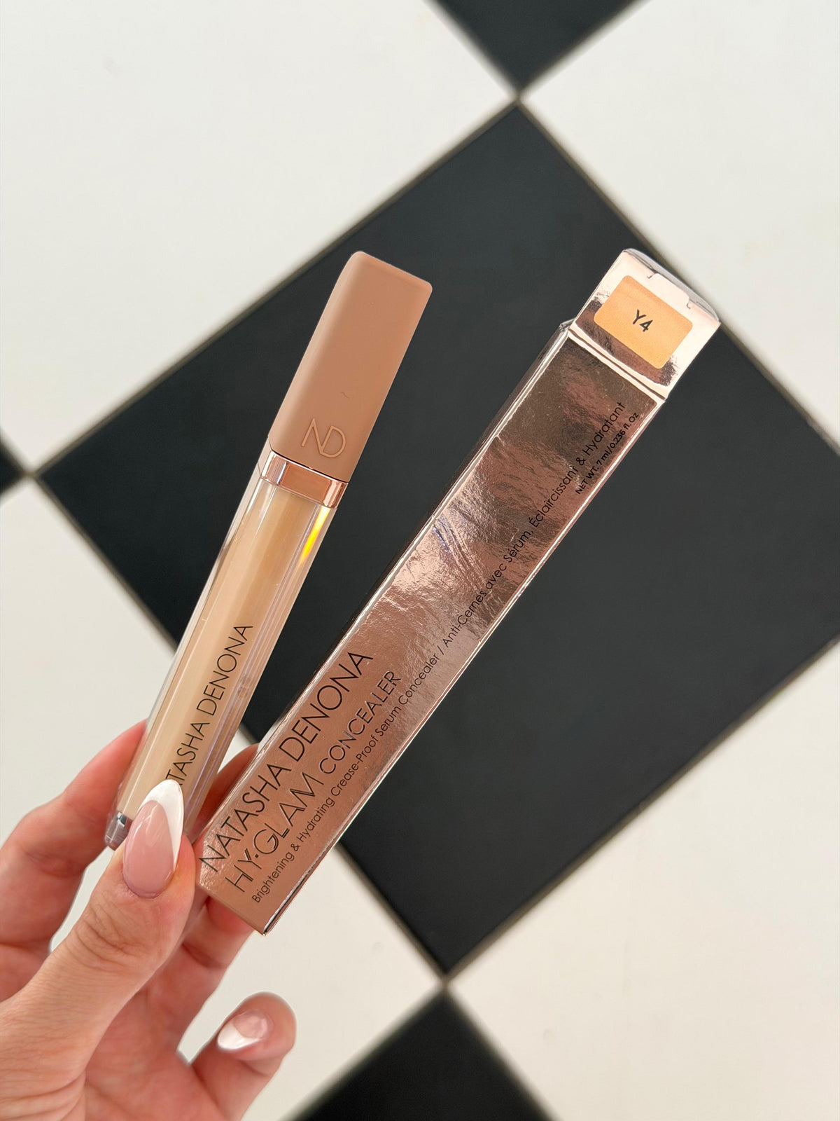 NATASHA DENONA Hy-Glam
Brightening & Hydrating Crease-Proof Serum Concealer (Y4)