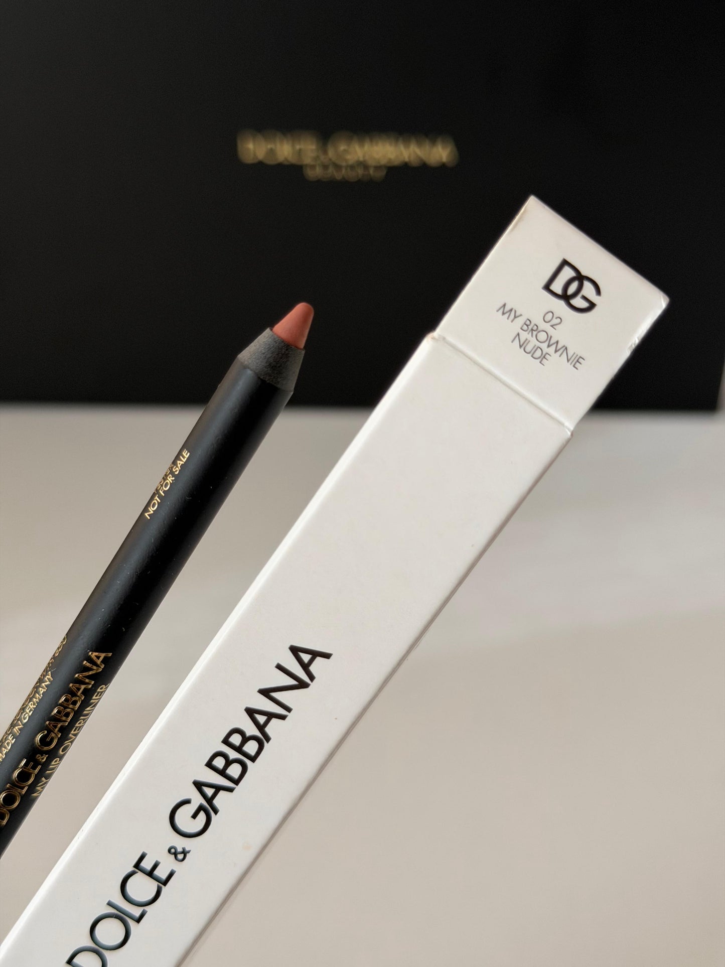 DOLCE&GABBANA My Lip Overliner
8H Lasting Easy Glide Sculpting Lip Pencil (02)