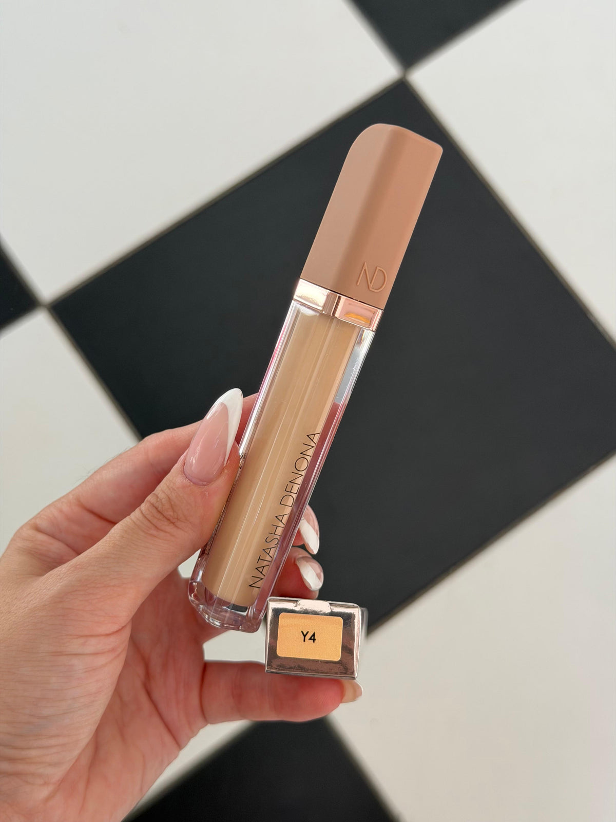 NATASHA DENONA Hy-Glam
Brightening & Hydrating Crease-Proof Serum Concealer (Y4)