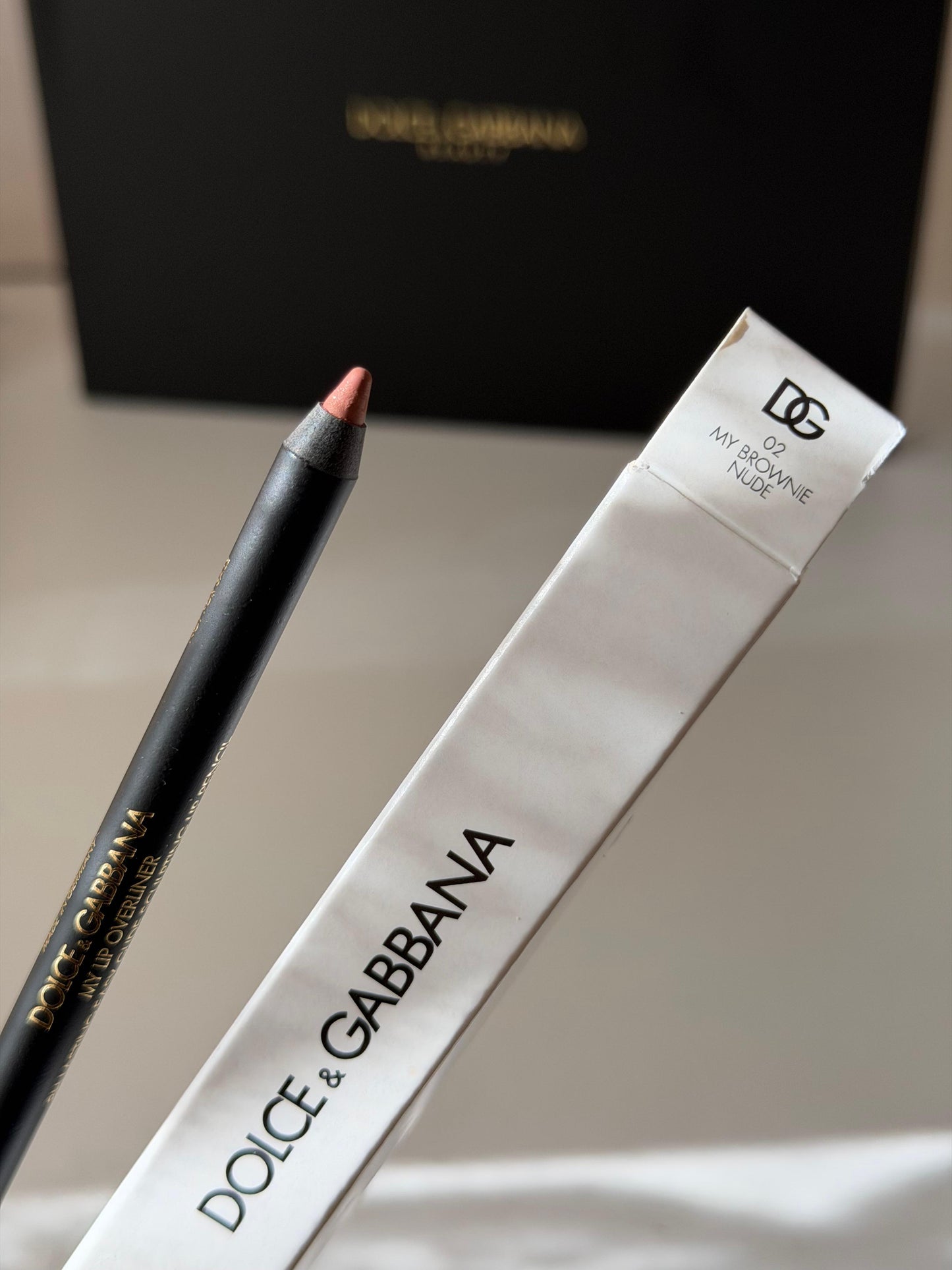 DOLCE&GABBANA My Lip Overliner
8H Lasting Easy Glide Sculpting Lip Pencil (02)